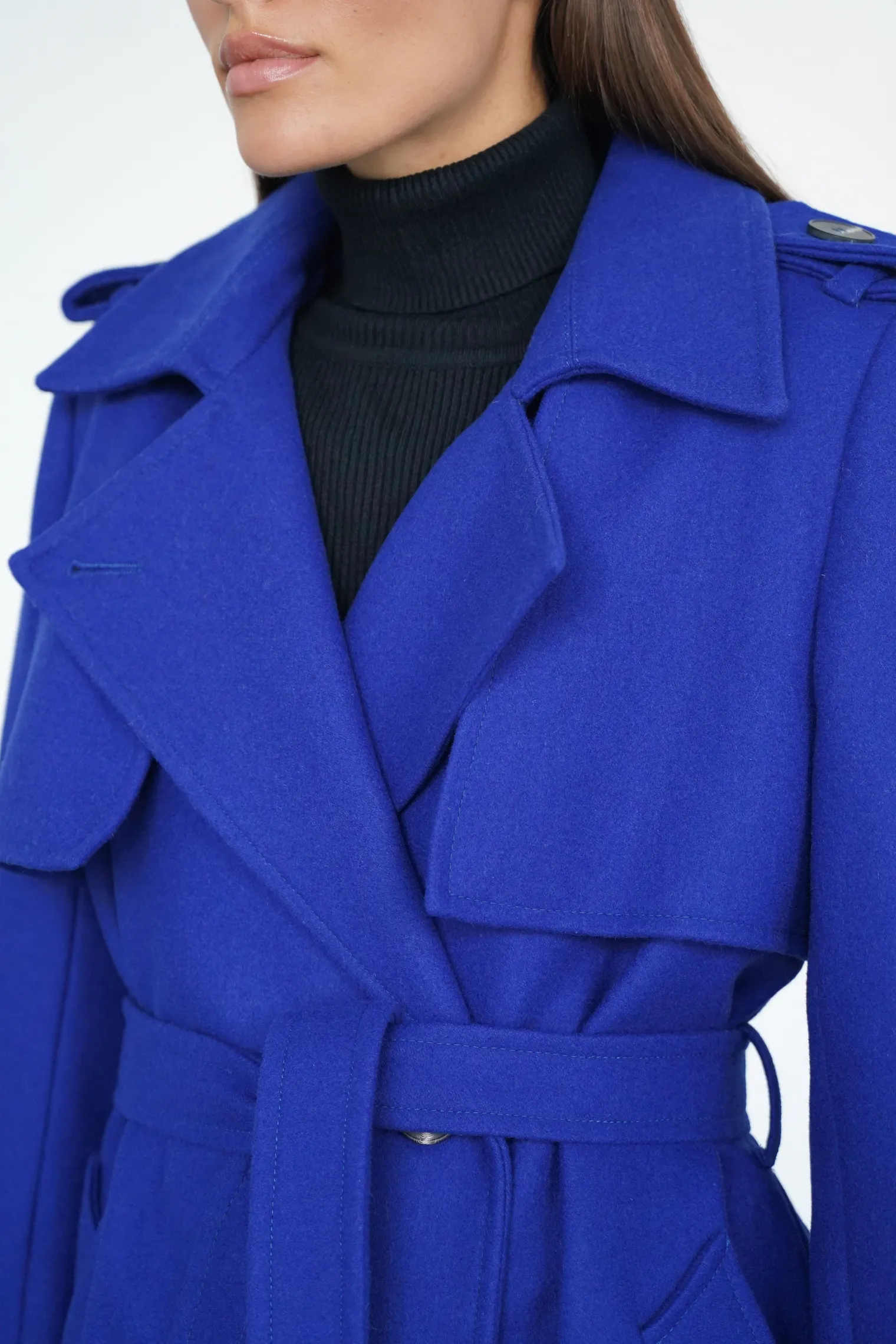 Двубортное пальто-тренч с поясом цвета санторини фото 2