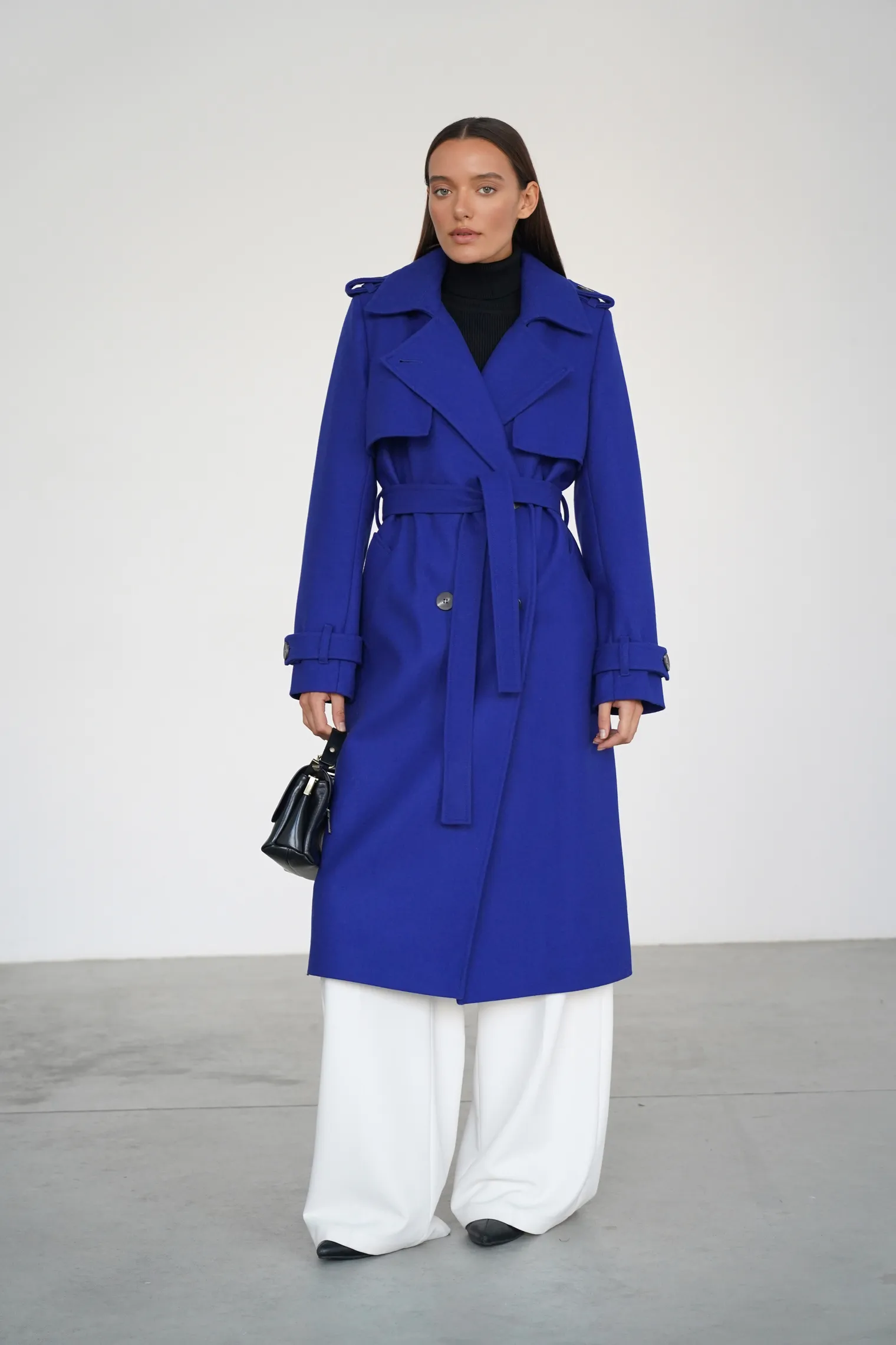 Двубортное пальто-тренч с поясом цвета санторини фото 6