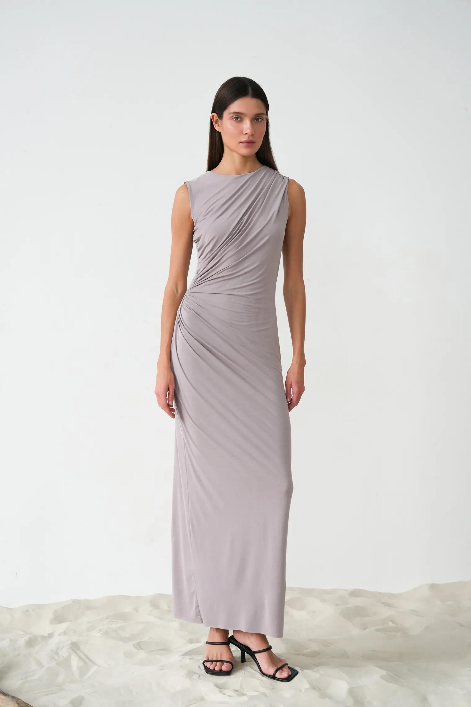 Платье макси со складками цвета капучино фото 1