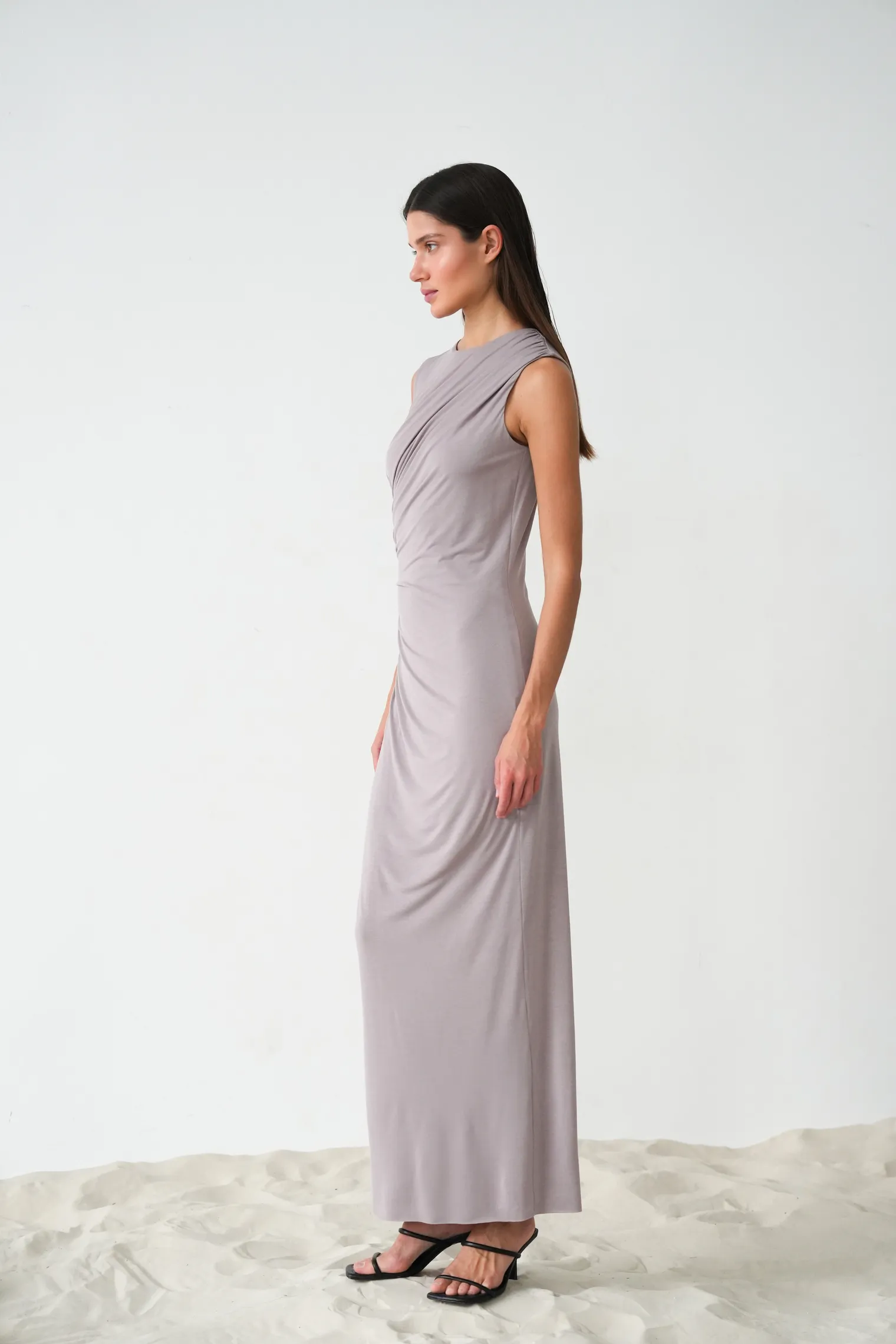 Платье макси со складками цвета капучино фото 3