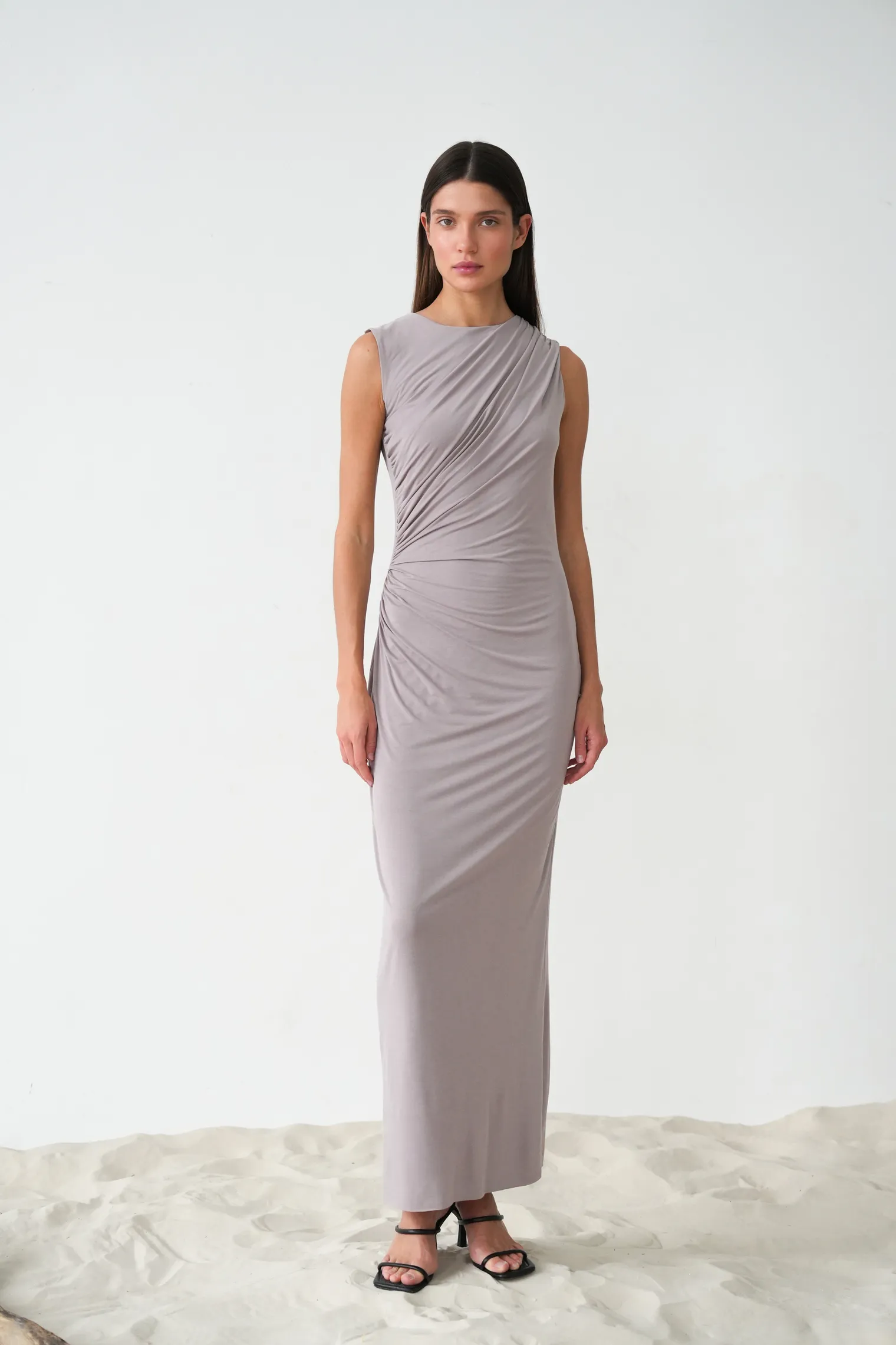 Платье макси со складками цвета капучино фото 5
