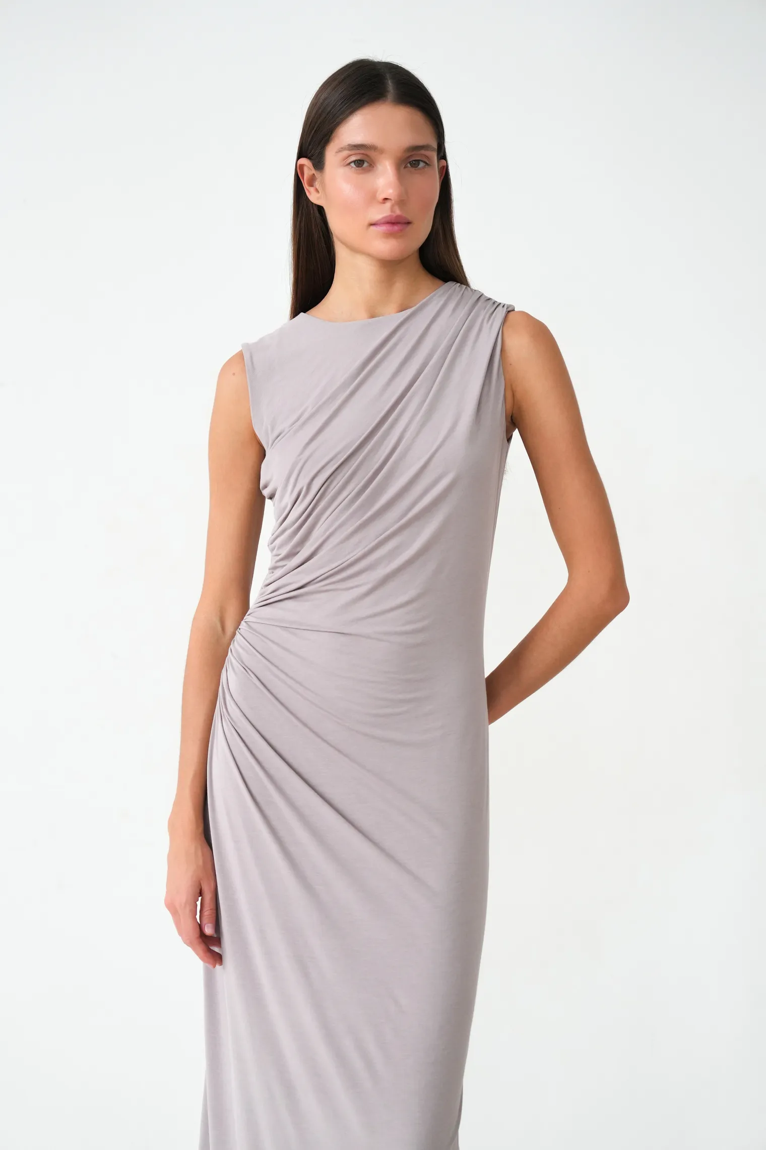 Платье макси со складками цвета капучино фото 7