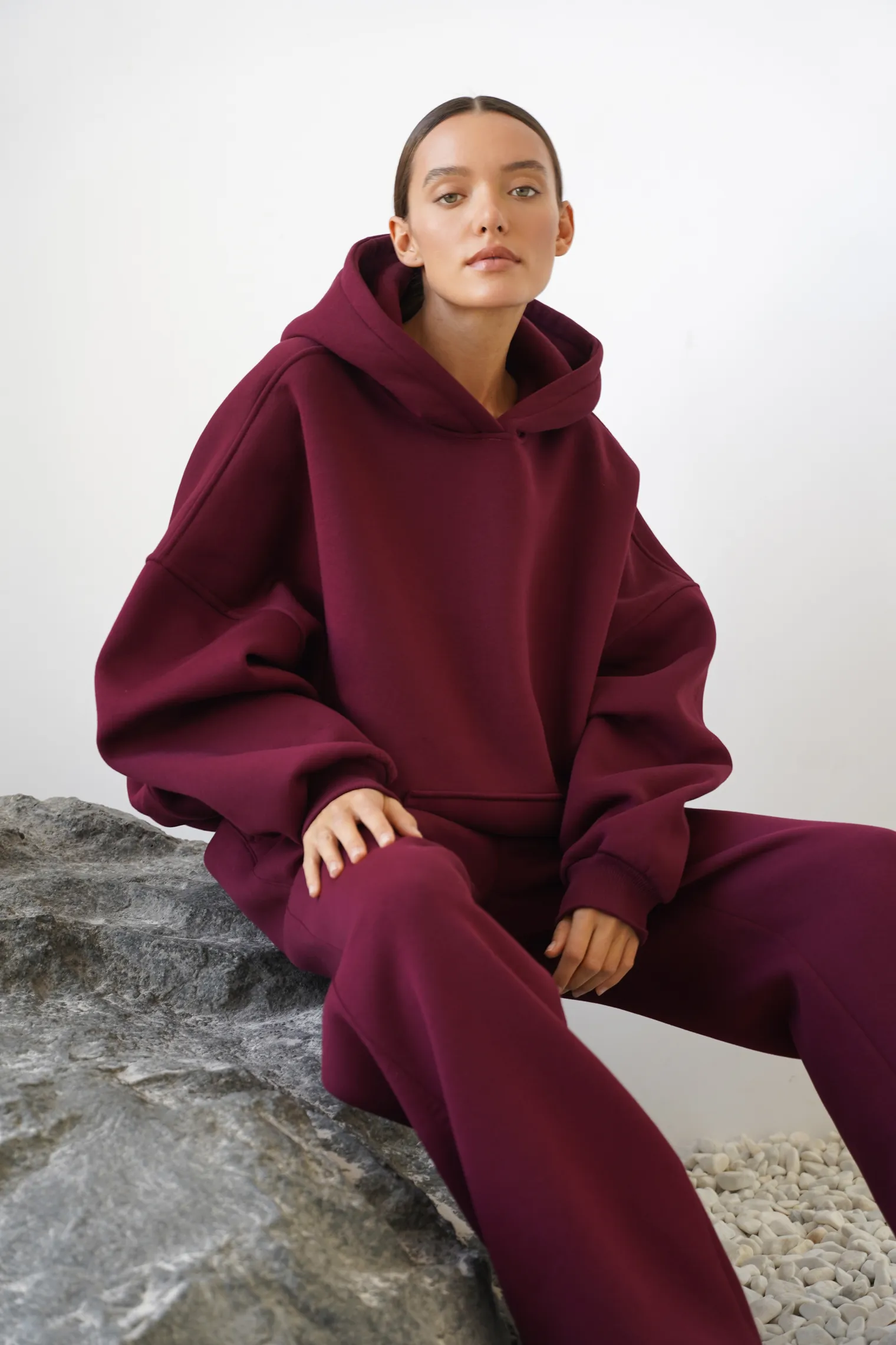 Худи свободного кроя с капюшоном бордового цвета фото 1