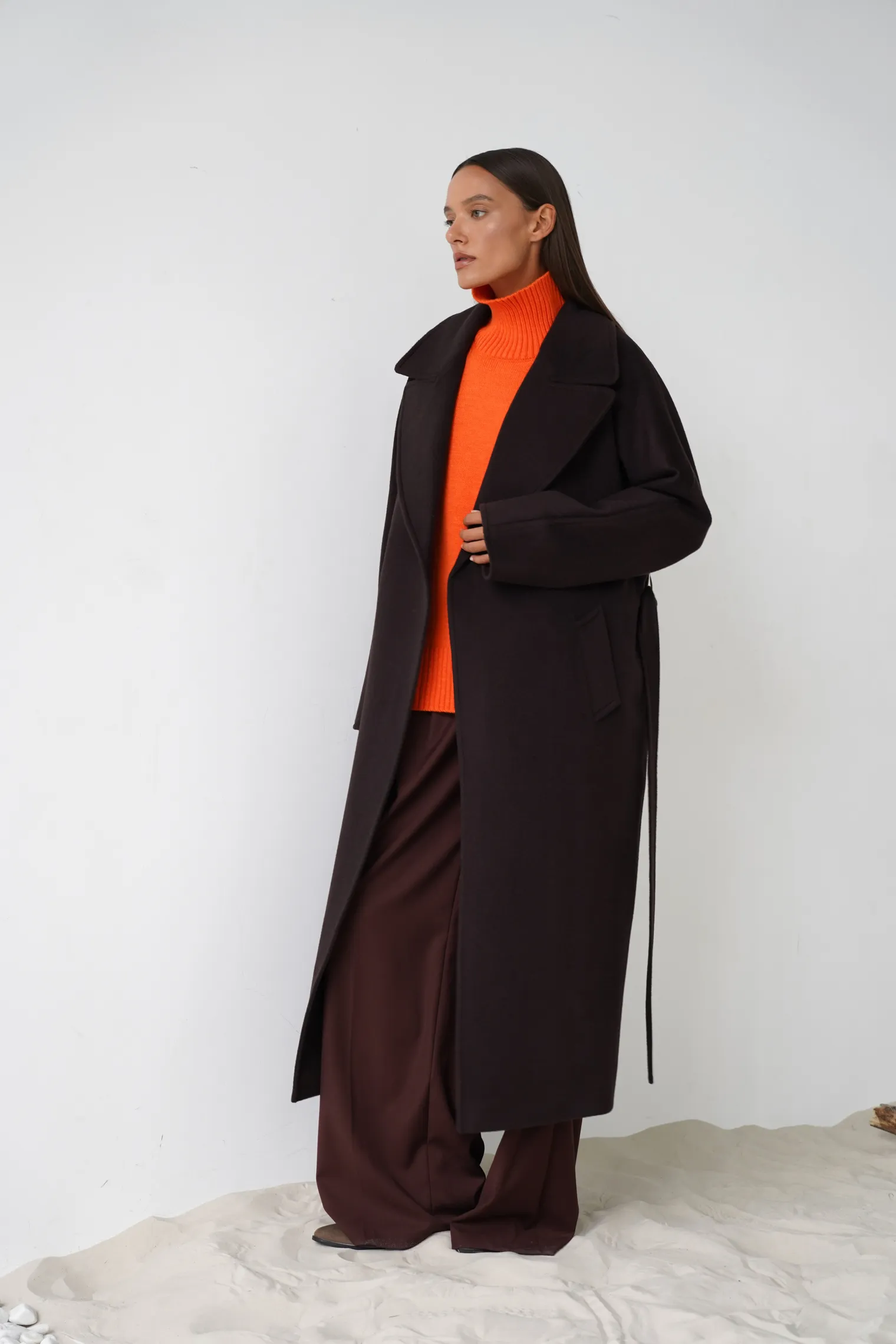 Пальто-халат с цельнокройным рукавом цвета горький шоколад фото 5