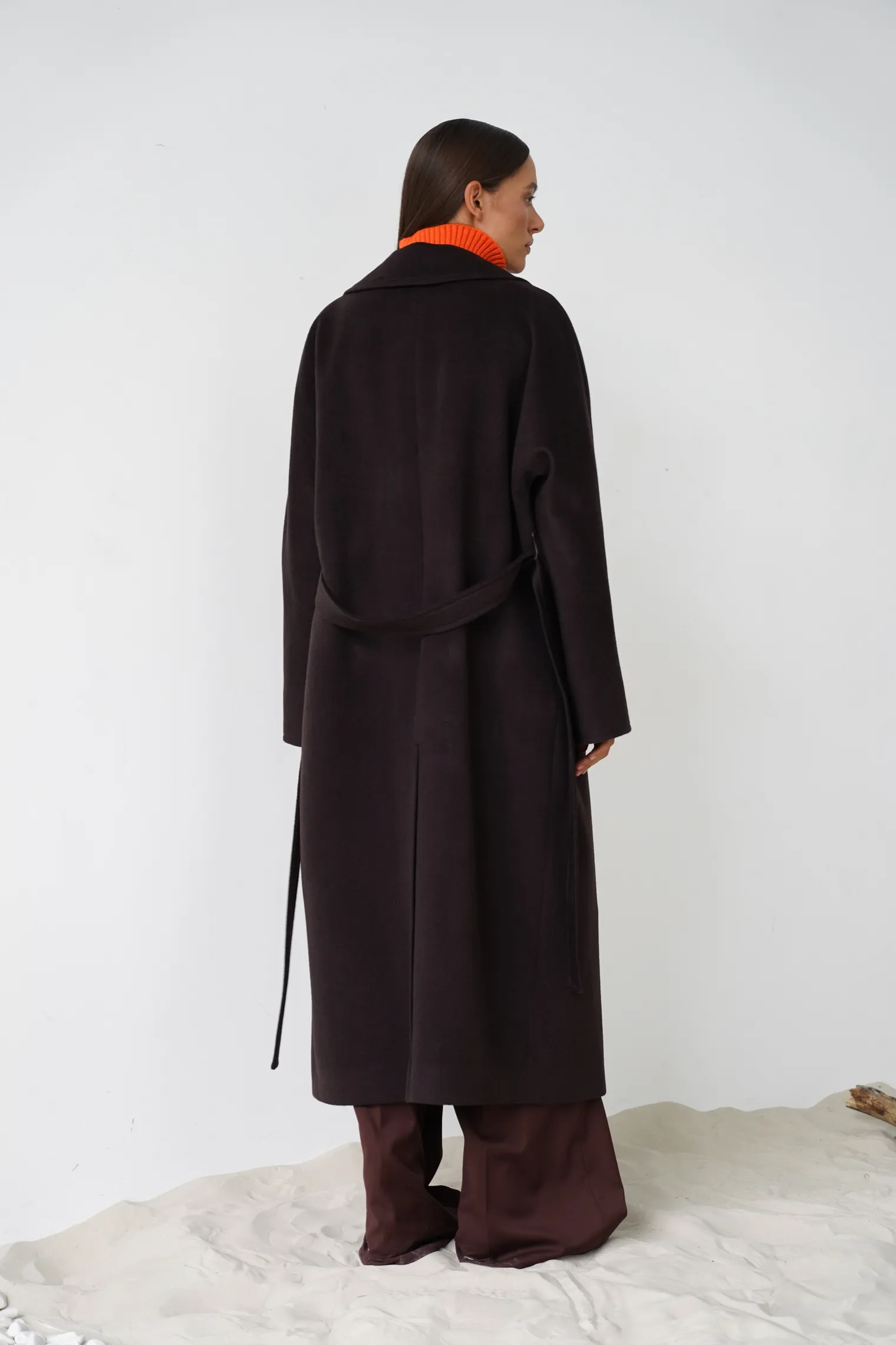 Пальто-халат с цельнокройным рукавом цвета горький шоколад фото 4