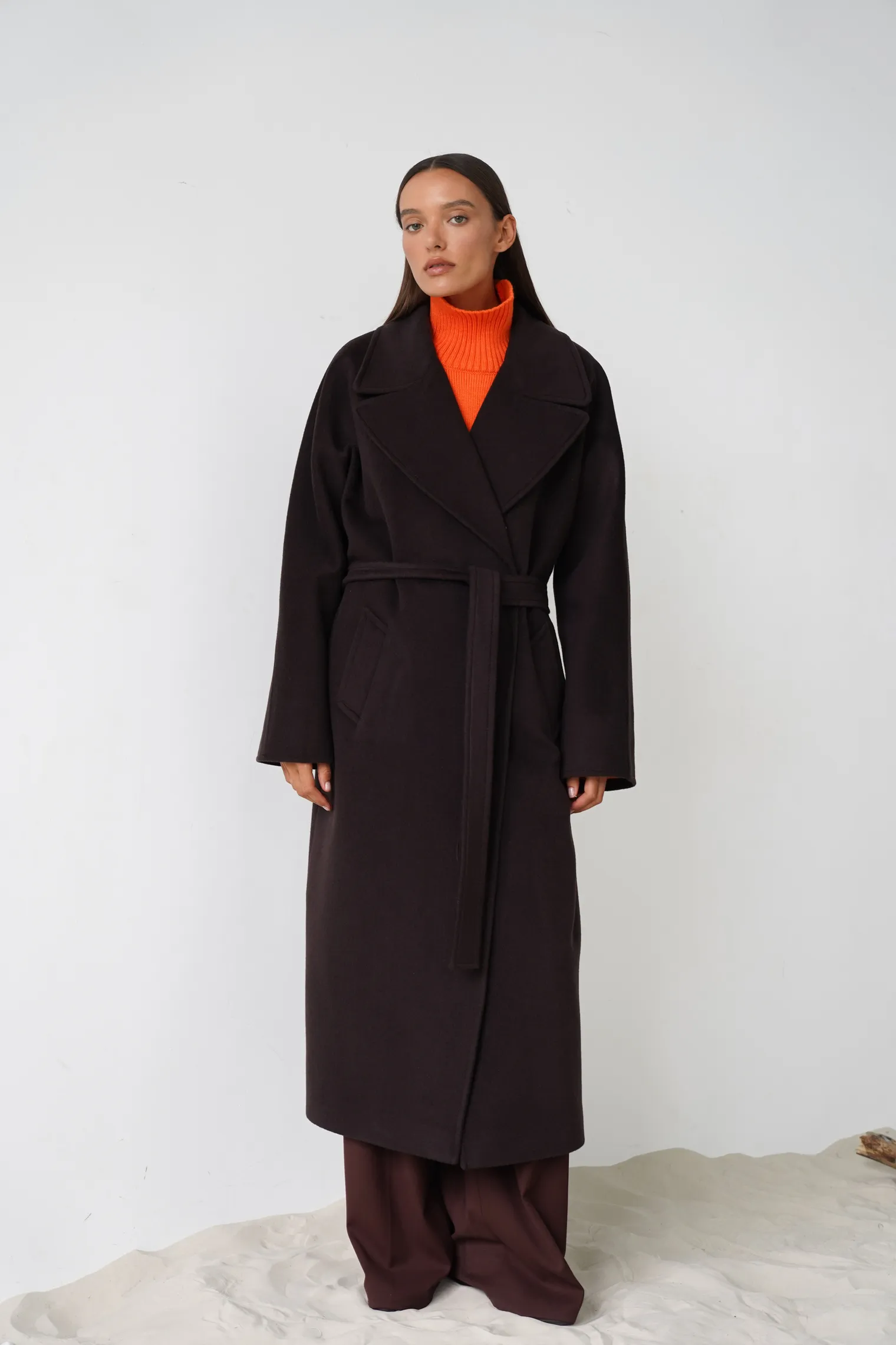 Пальто-халат с цельнокройным рукавом цвета горький шоколад фото 3