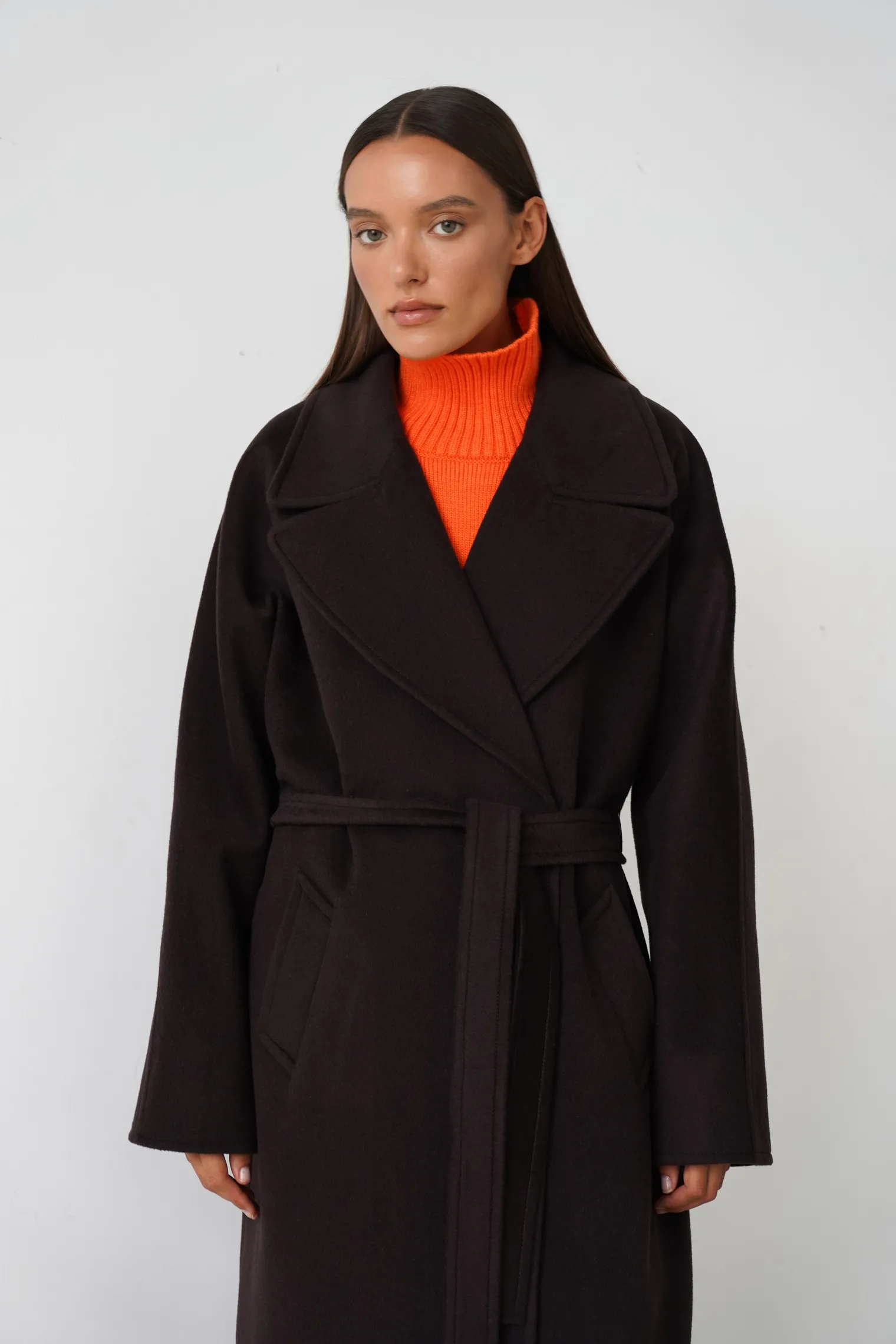 Пальто-халат с цельнокройным рукавом цвета горький шоколад фото 7