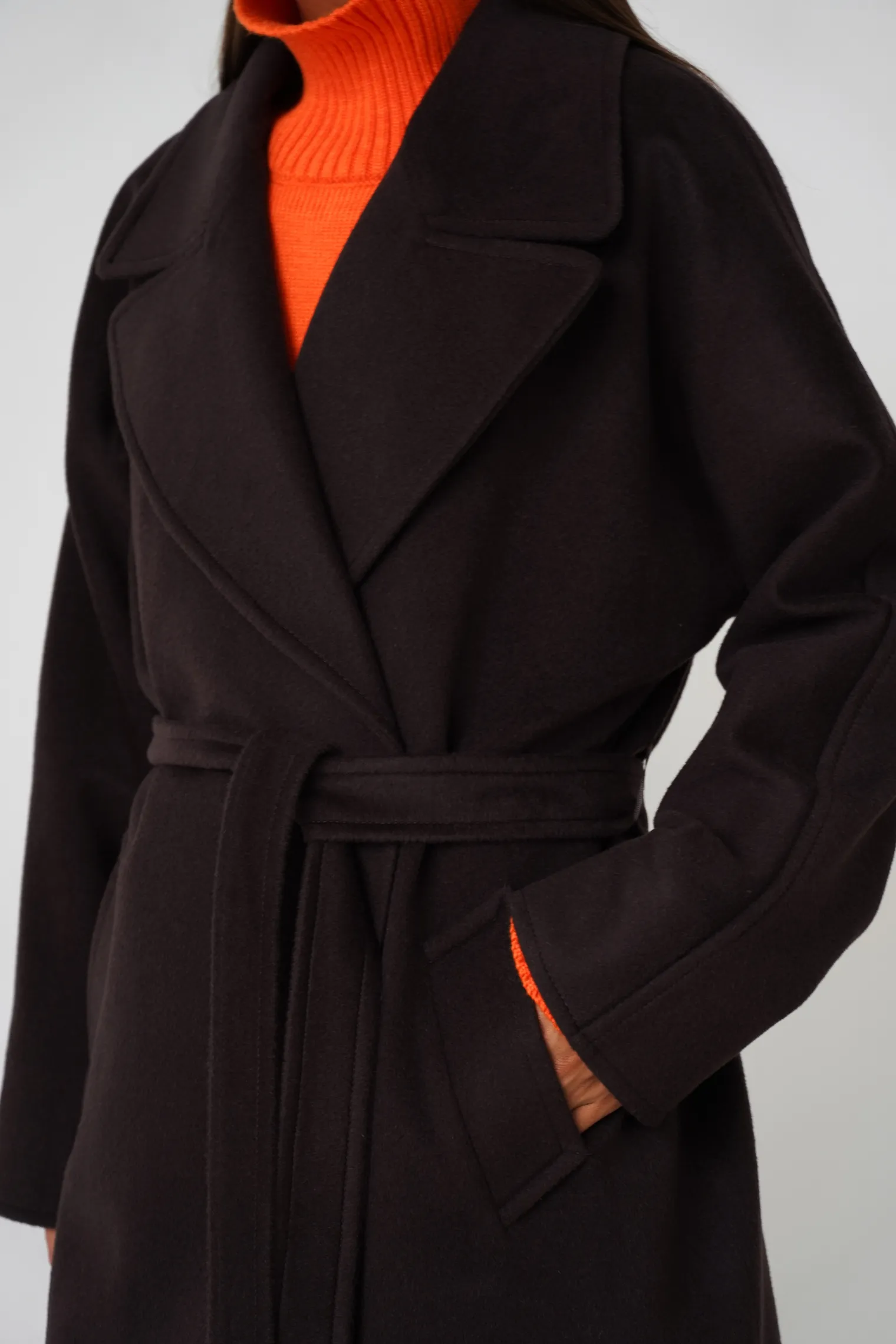 Пальто-халат с цельнокройным рукавом цвета горький шоколад фото 2