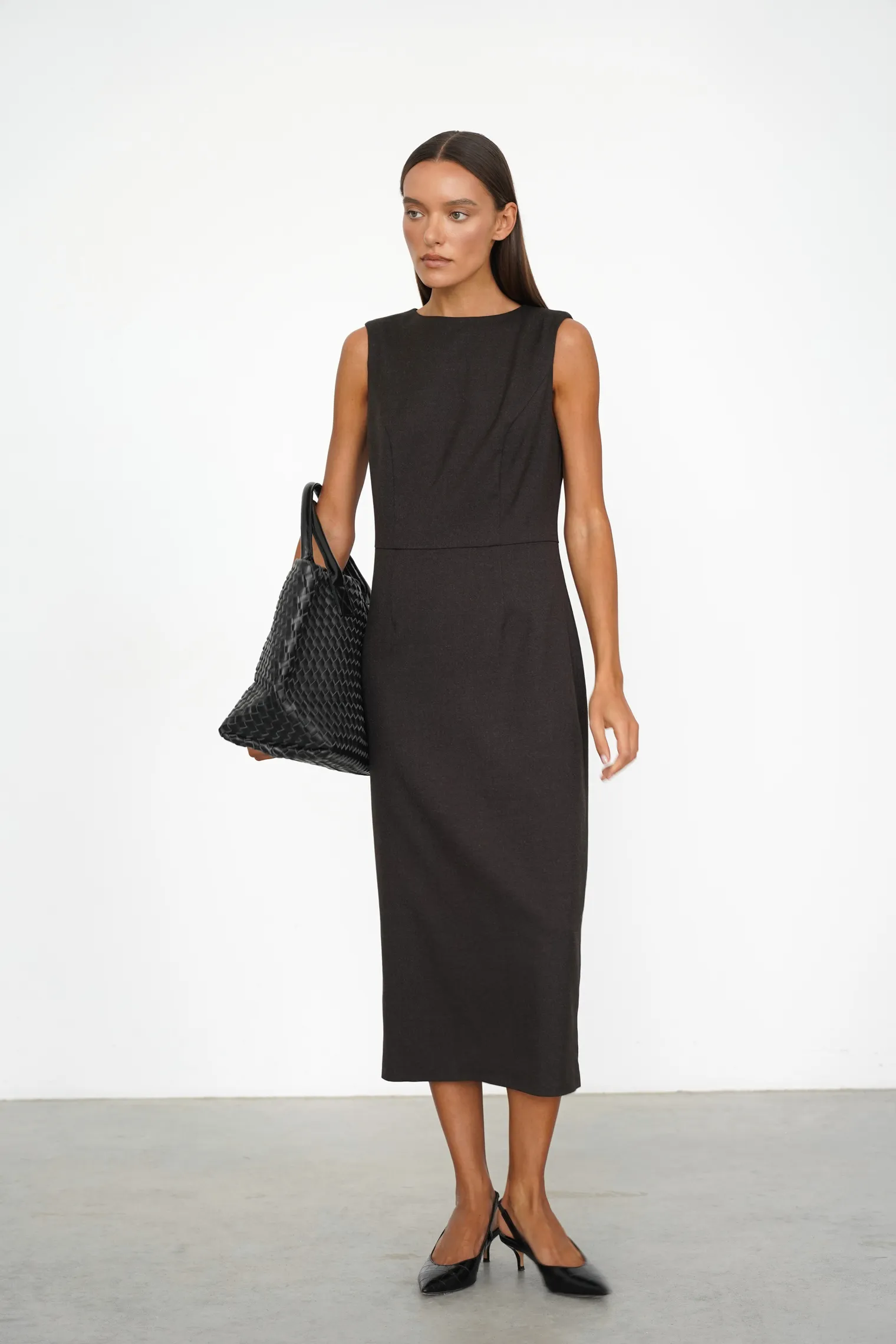 Платье миди без рукавов в цвете коричневый меланж фото 4