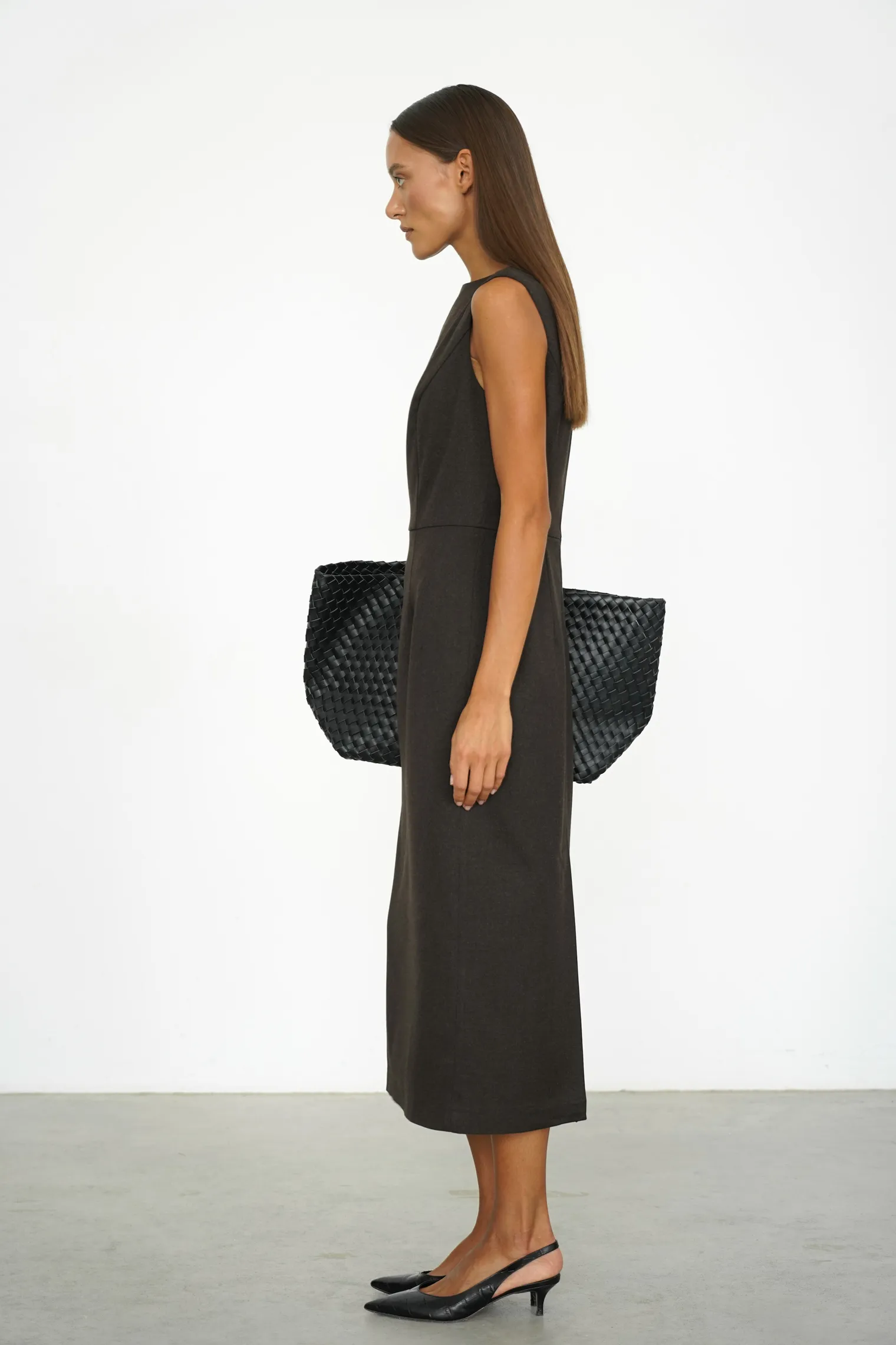 Платье миди без рукавов в цвете коричневый меланж фото 1