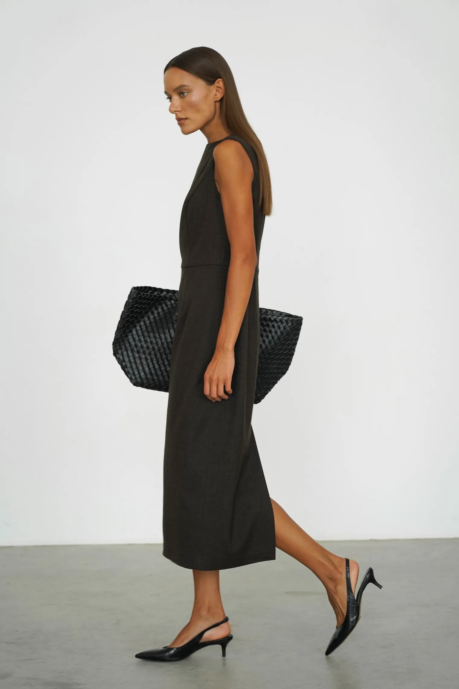 Платье миди без рукавов в цвете коричневый меланж фото 7