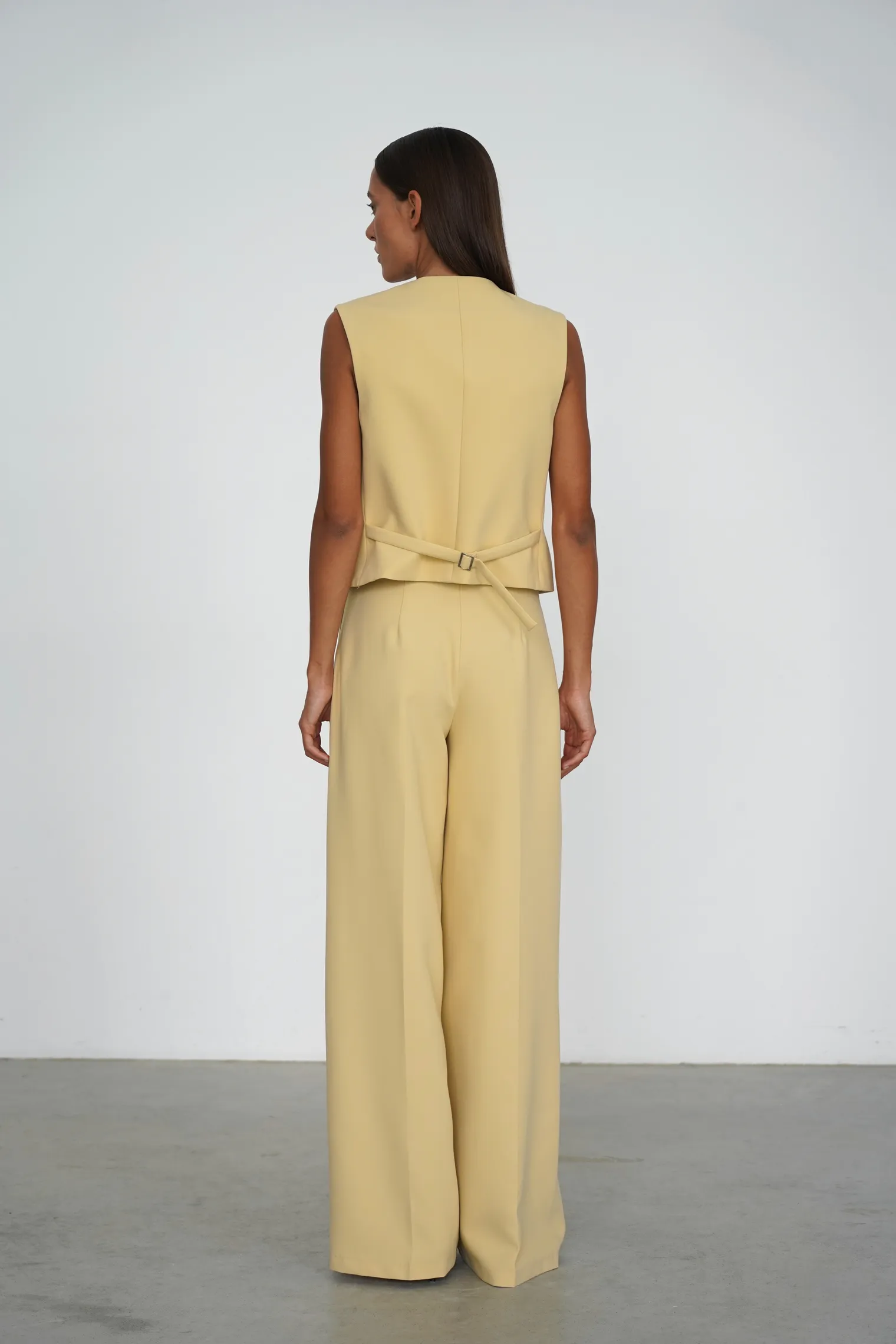 Брюки широкого кроя с завышенной талией со складками соломенного цвета фото 4