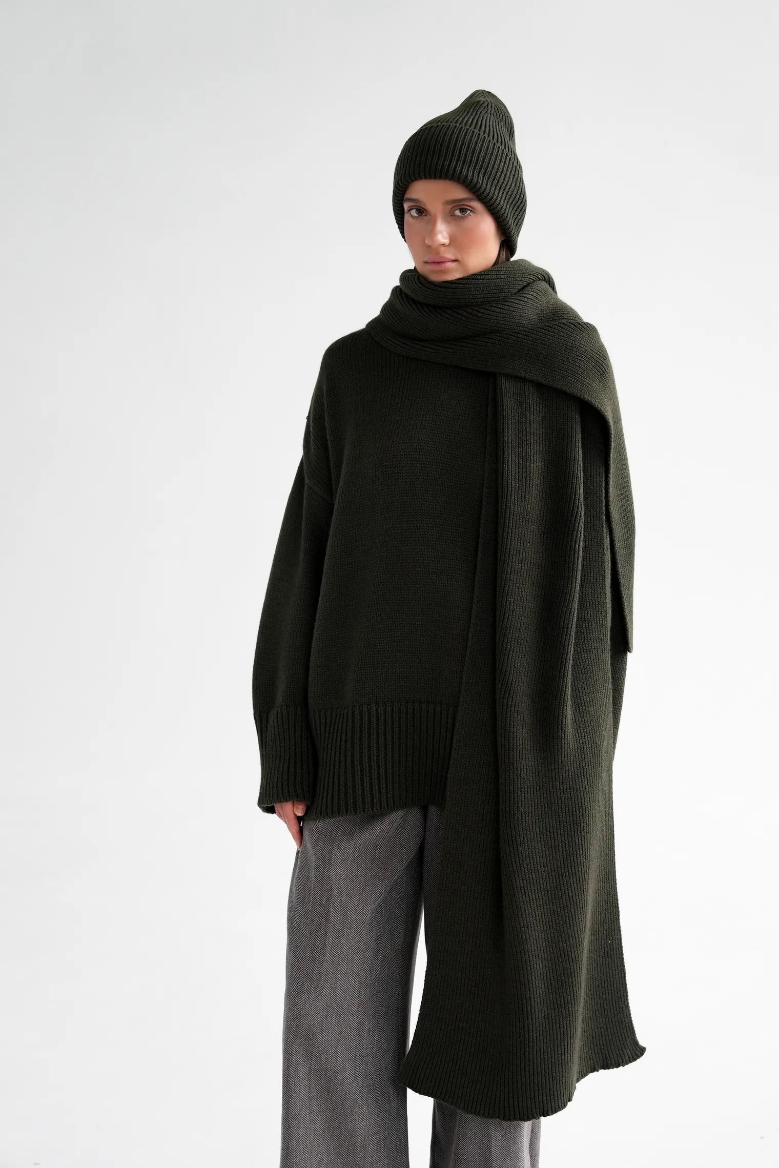 Шапка из шерсти мериноса цвета хаки фото 6