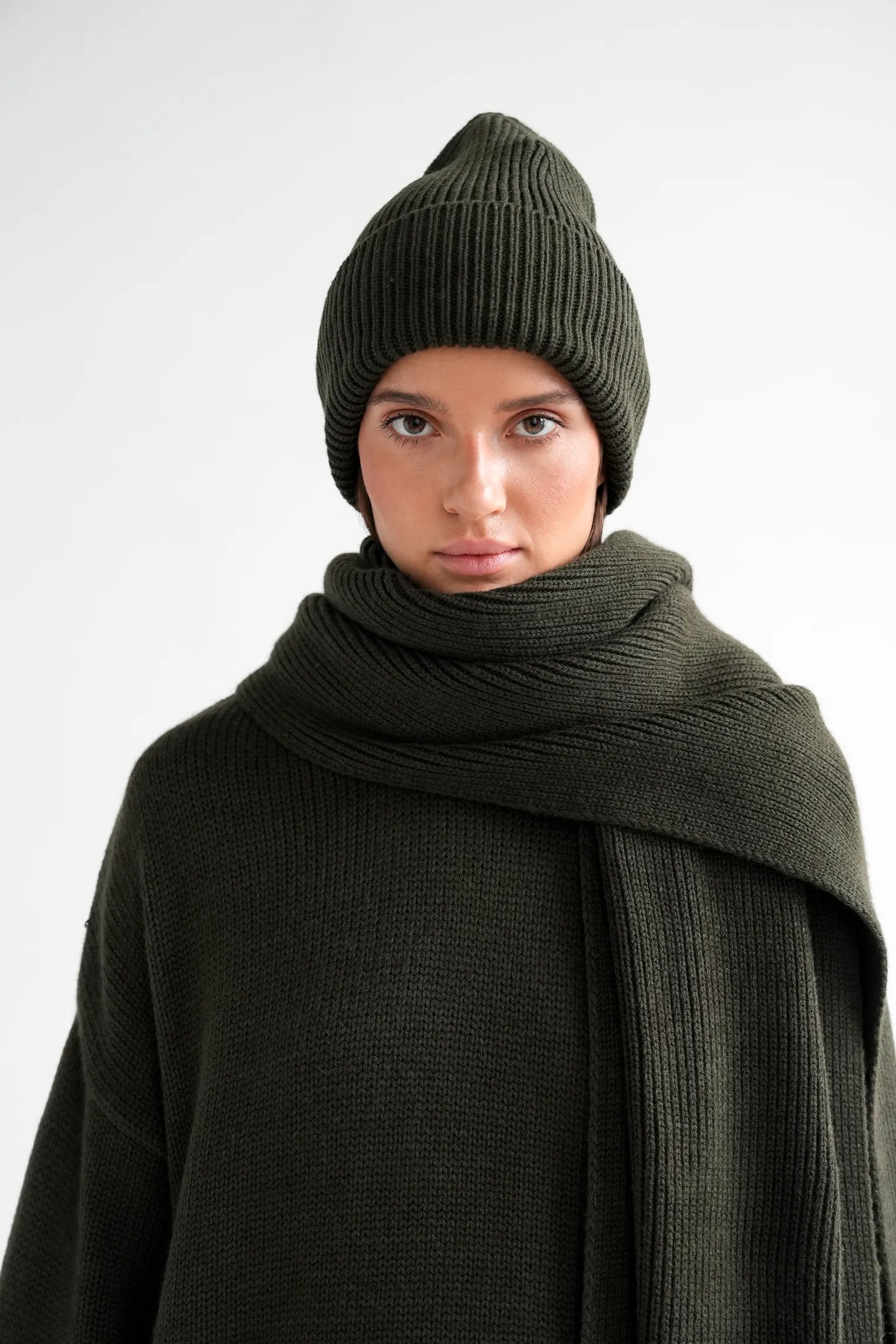 Шапка из шерсти мериноса цвета хаки фото 2