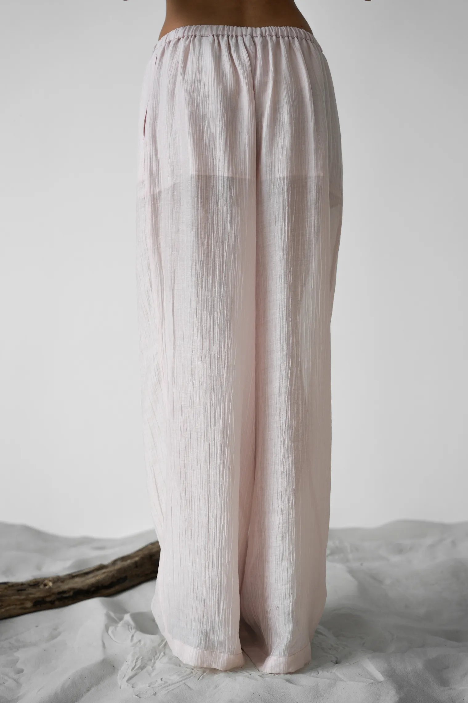 Брюки свободного кроя из жатой ткани пыльно-розового цвета фото 3