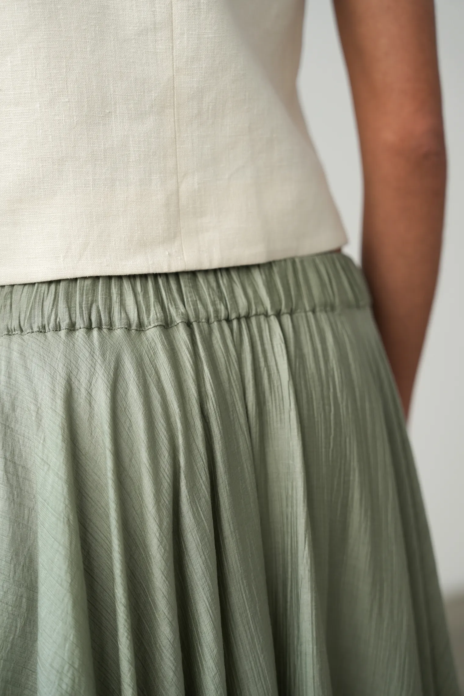 Юбка миди с воланами оливкового цвета фото 6