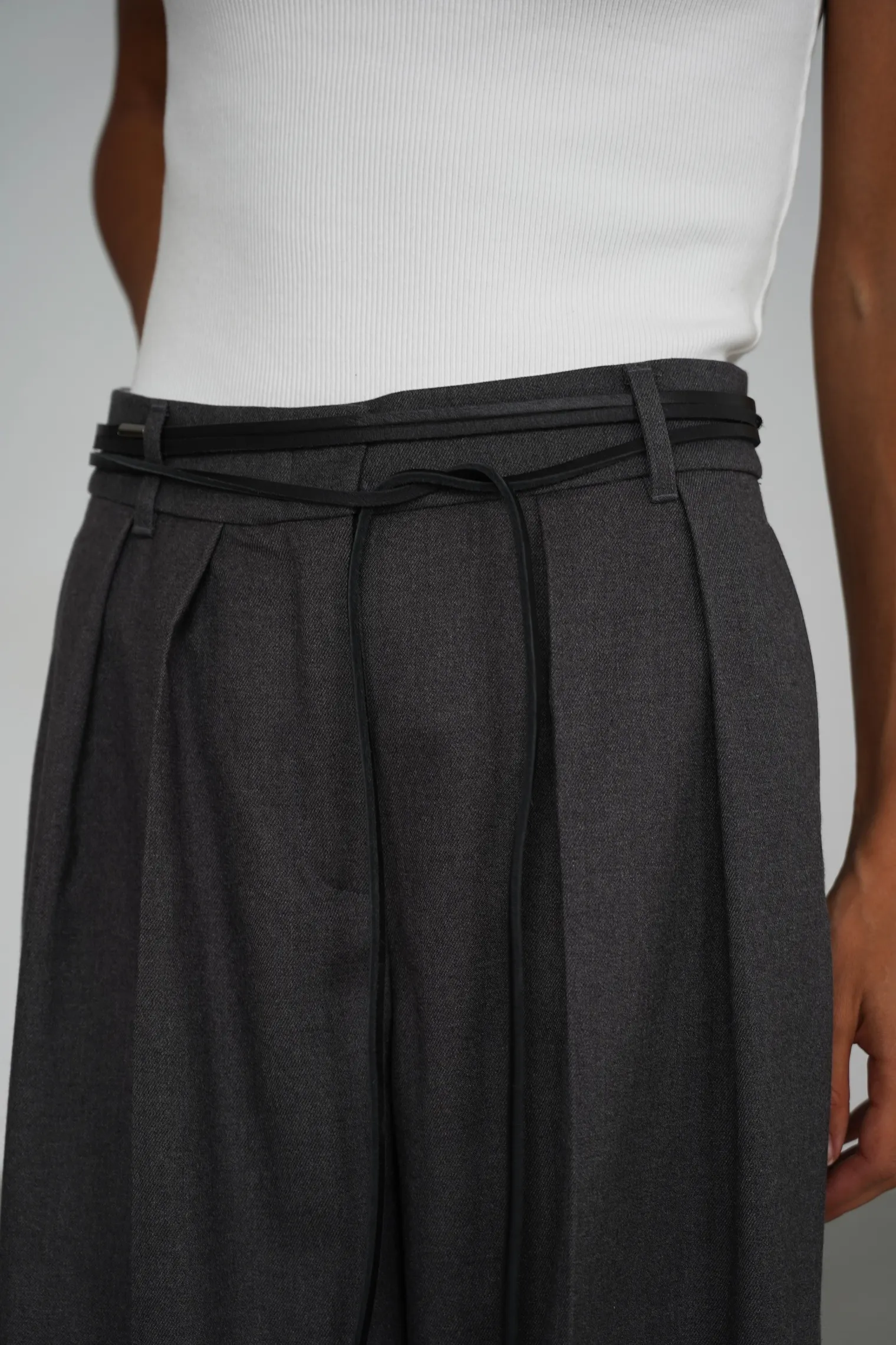 Ремень ручной работы чёрного цвета фото 2