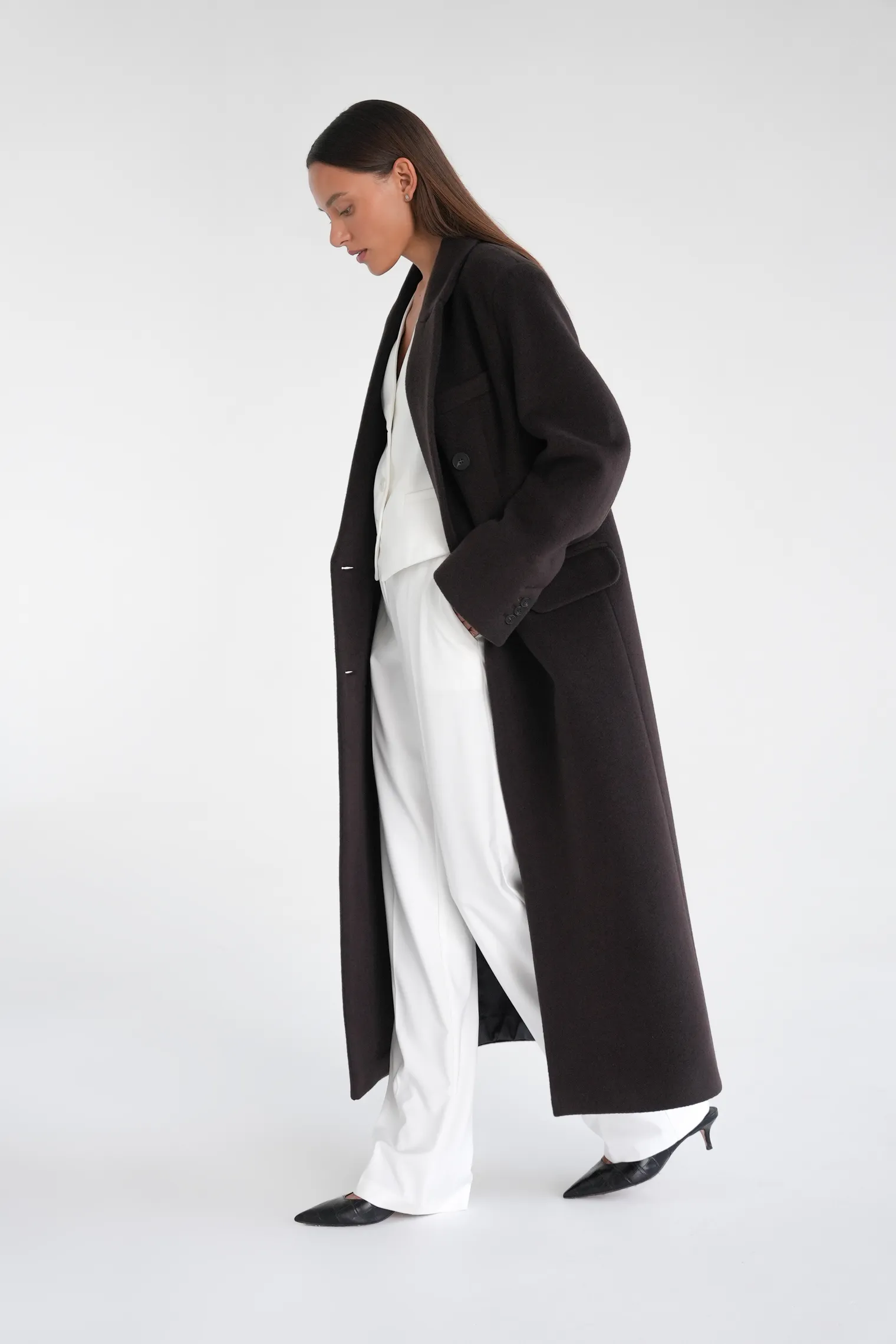 Пальто двубортное с втачным рукавом с поясом цвета горький шоколад фото 5