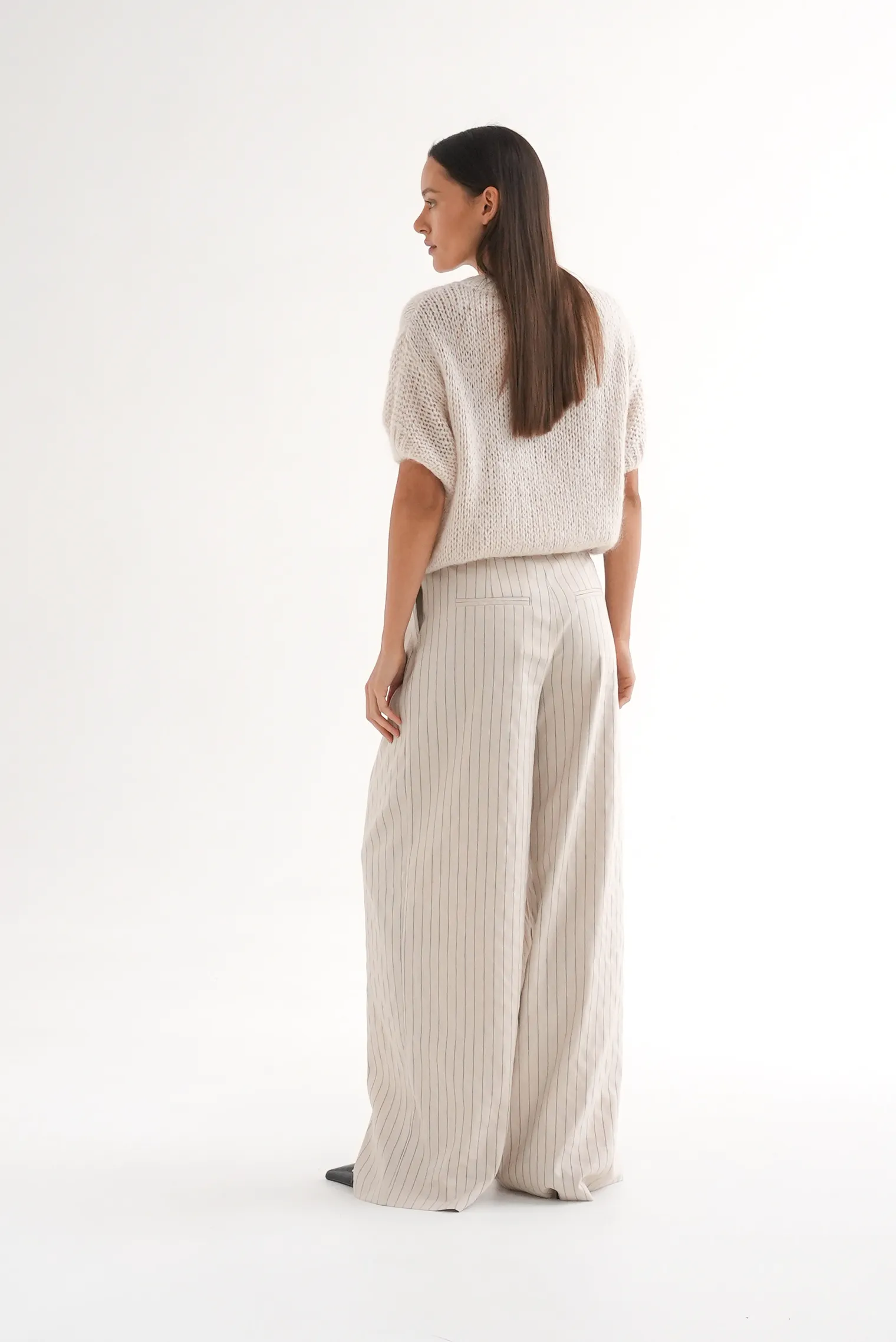 Брюки широкие с поясом изо льна в полоску цвета латте фото 4