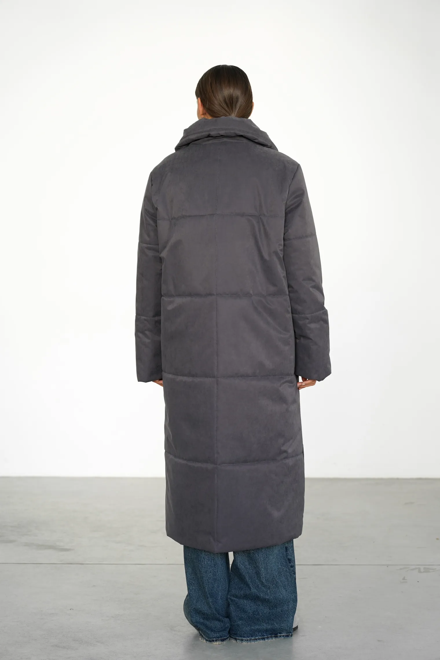 Пальто утепленное цвета антрацит фото 4