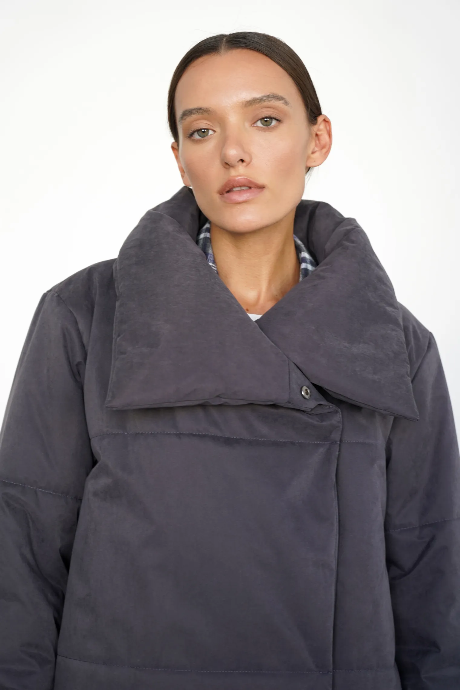 Пальто утепленное цвета антрацит фото 5