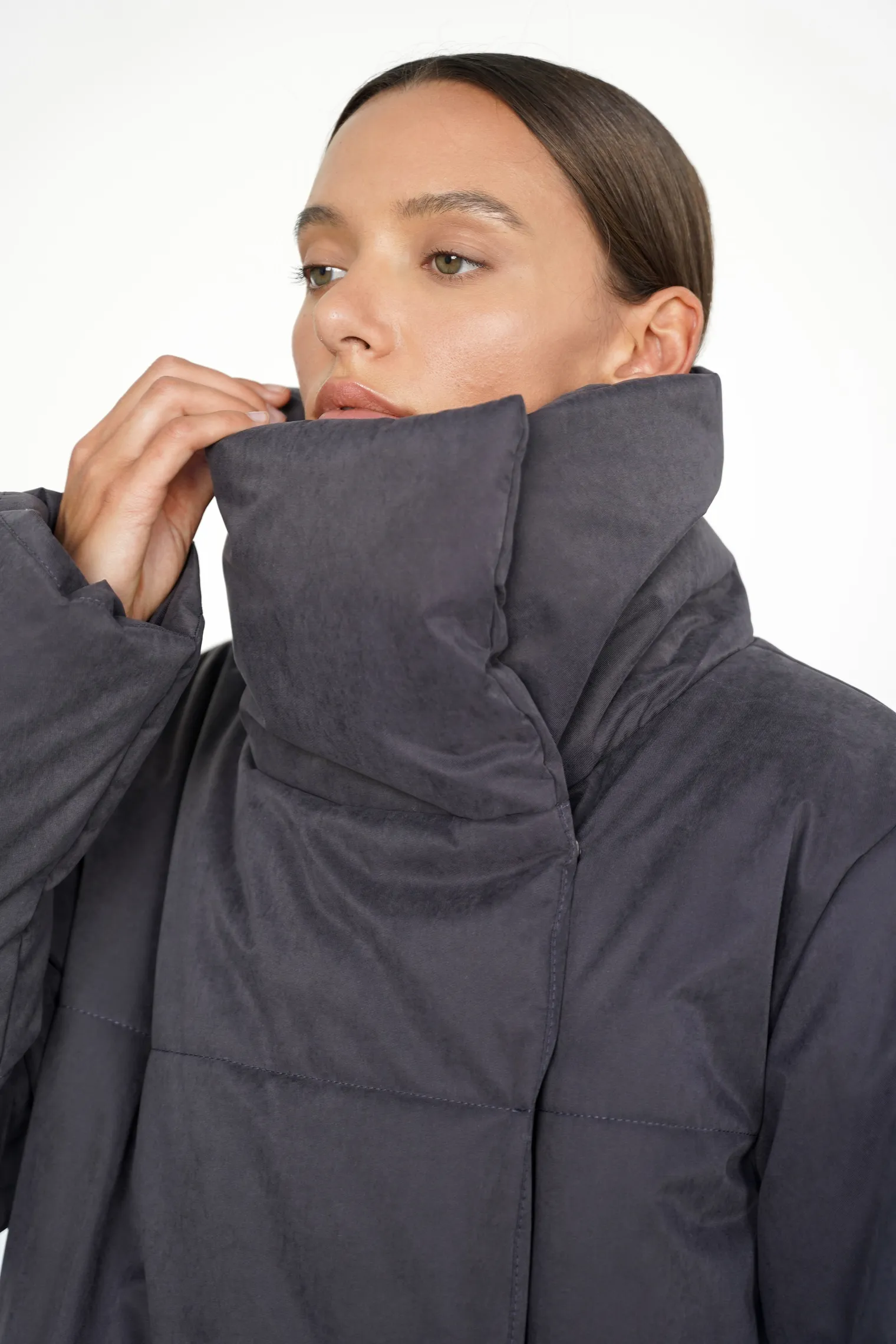 Пальто утепленное цвета антрацит фото 2