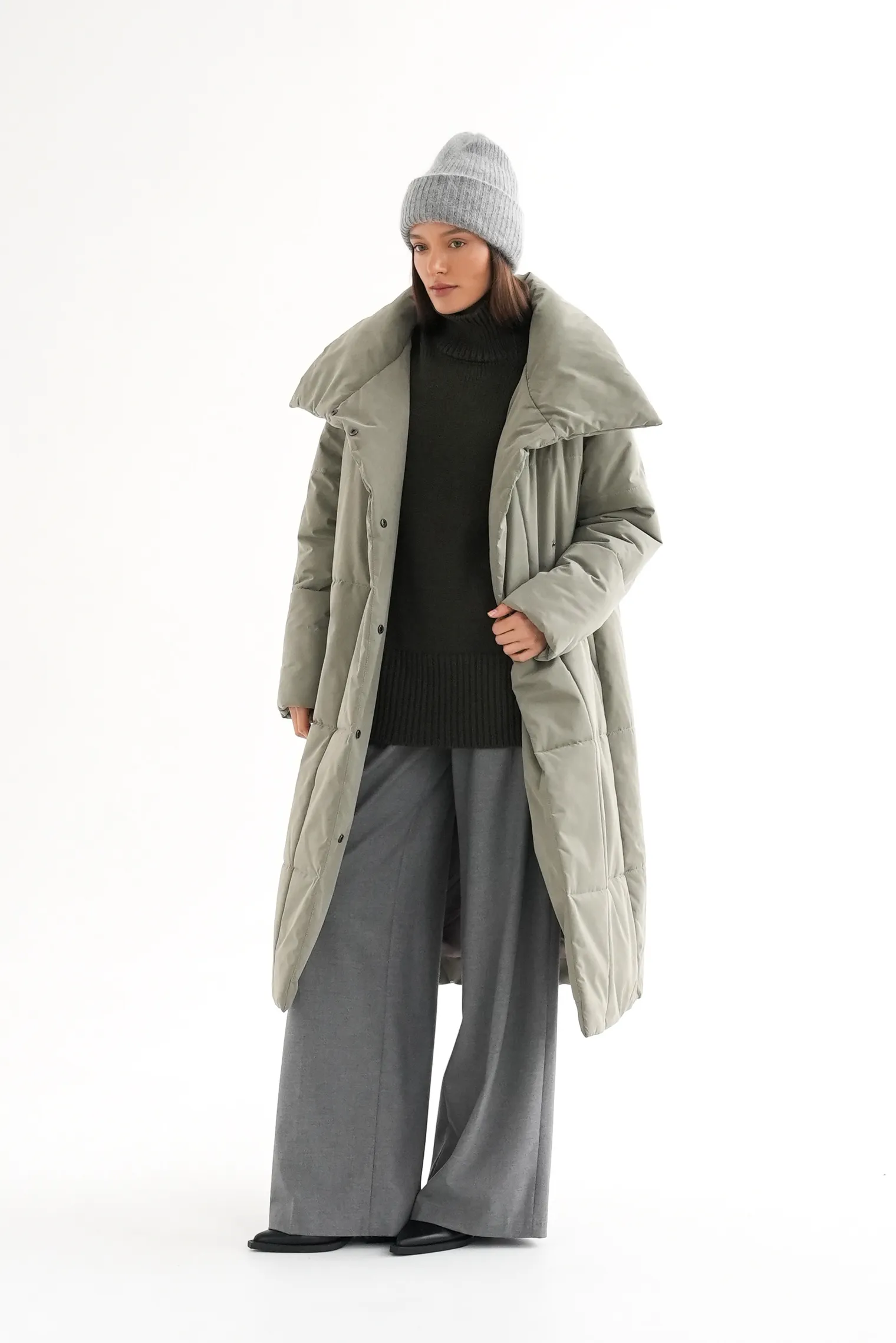 Стеганое пальто с высоким воротником оливкового цвета фото 3