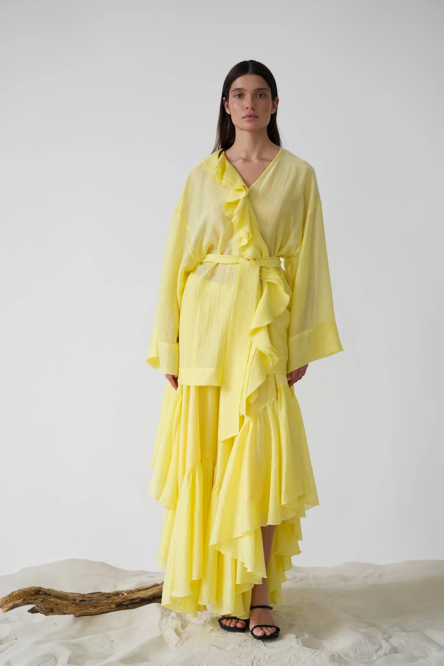 Блуза с запахом из жатой ткани цвета молочный лимон фото 9