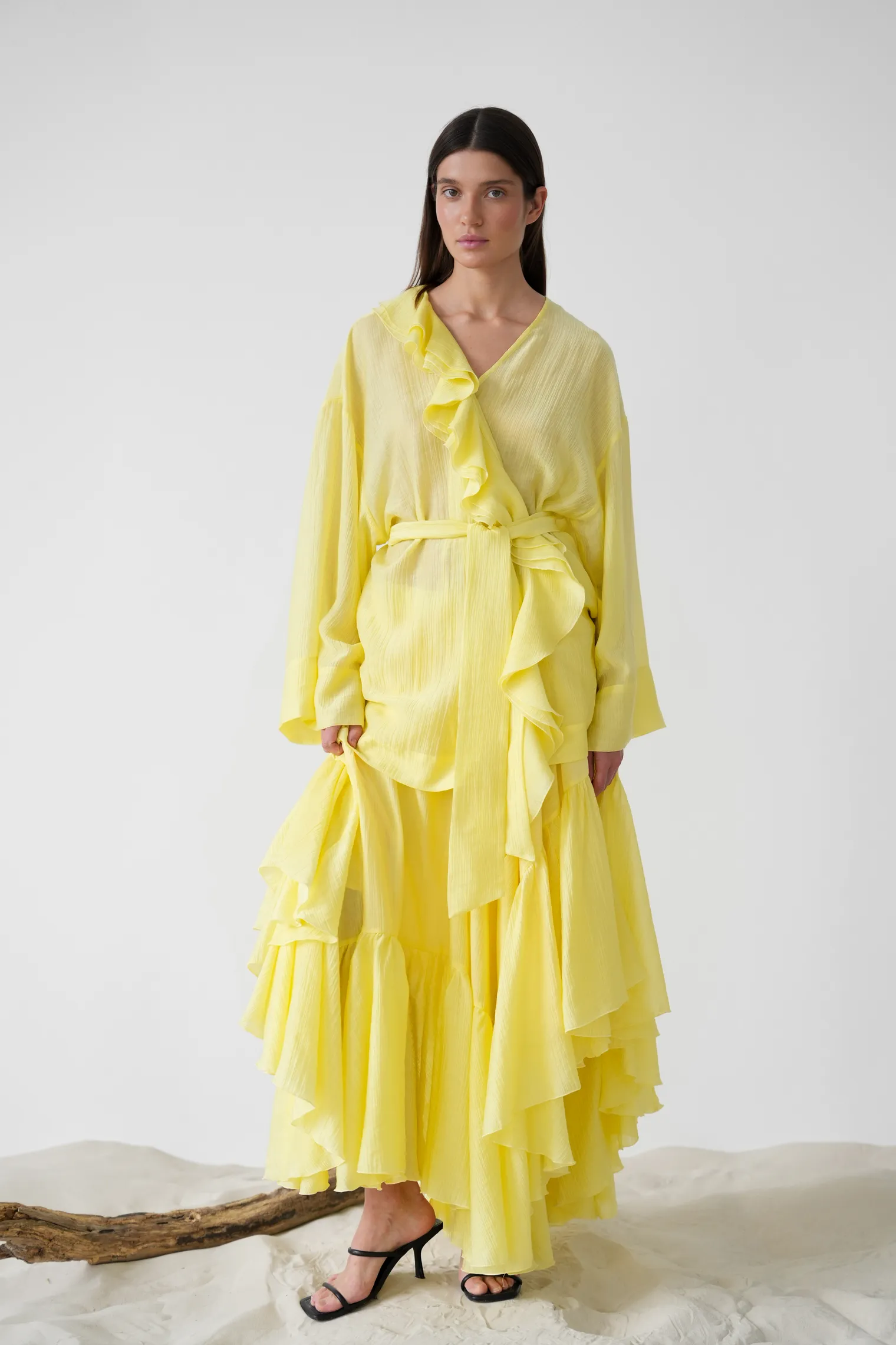 Блуза с запахом из жатой ткани цвета молочный лимон фото 3