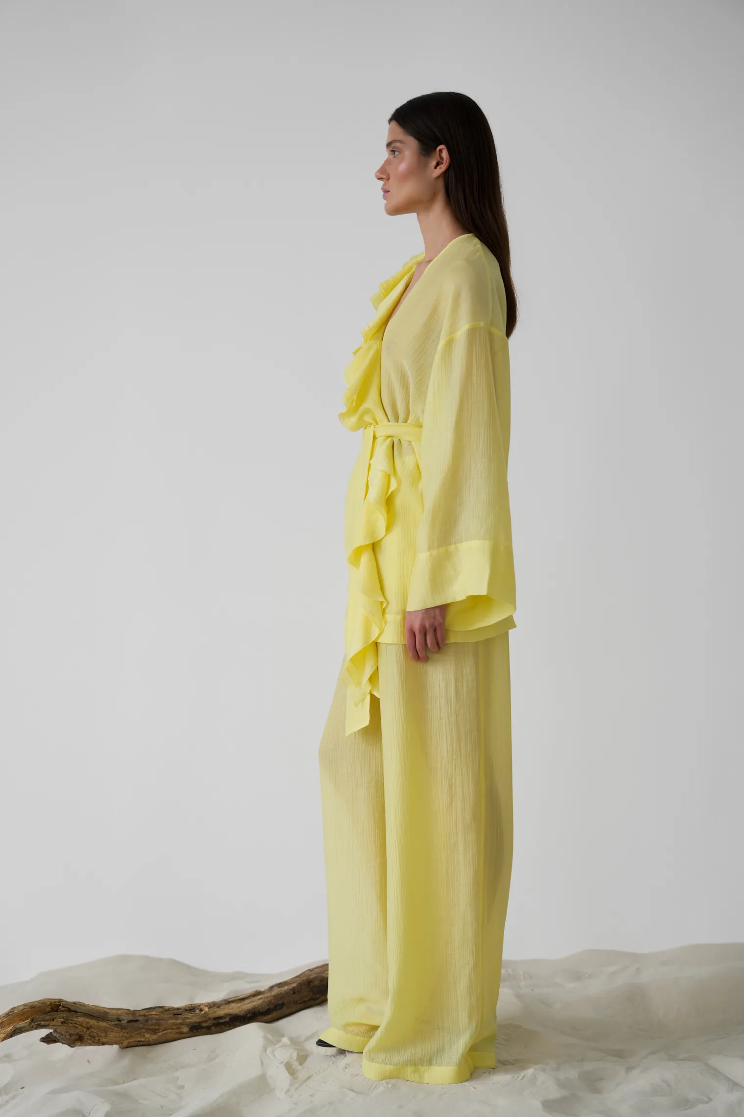 Блуза с запахом из жатой ткани цвета молочный лимон фото 5