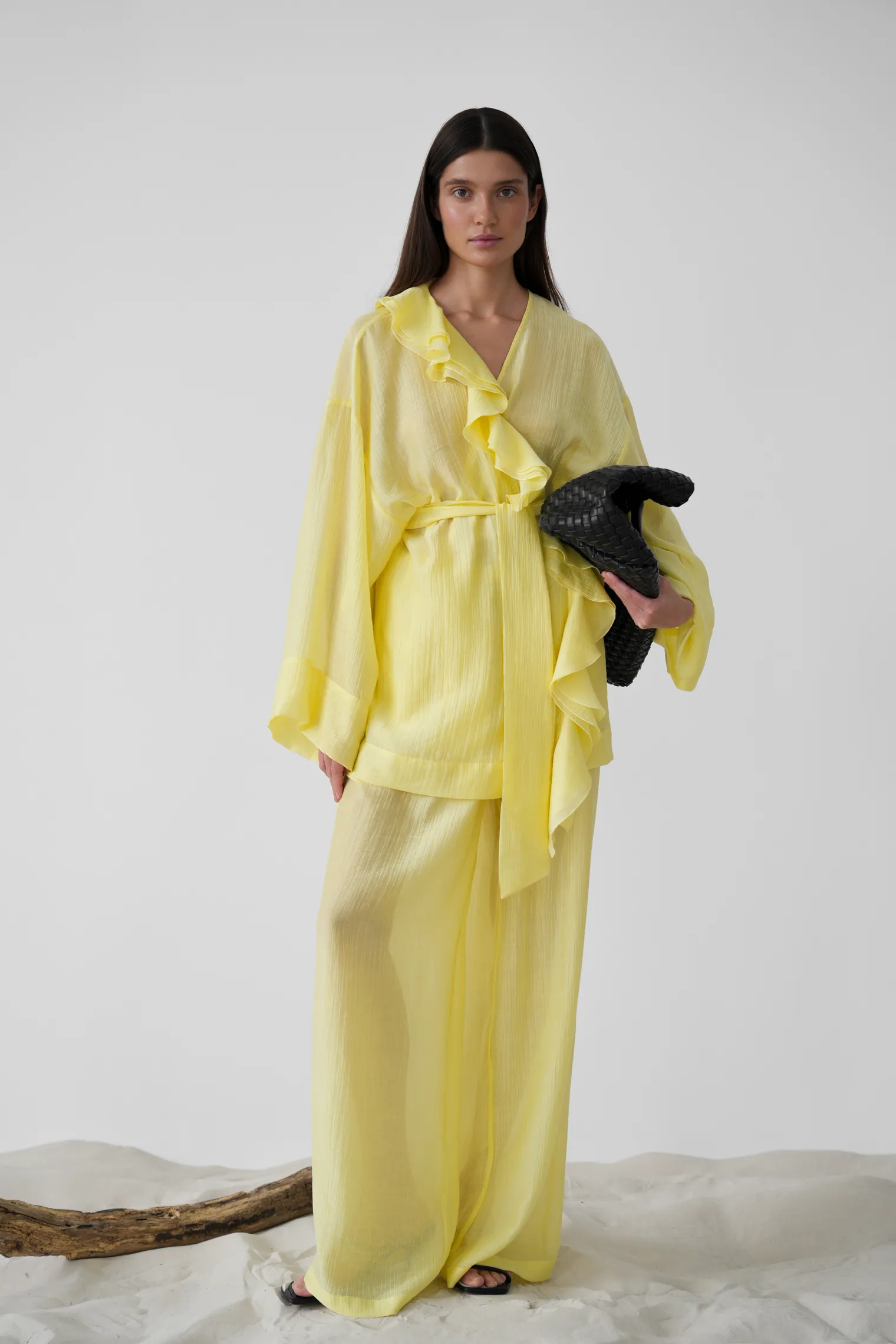 Блуза с запахом из жатой ткани цвета молочный лимон фото 7