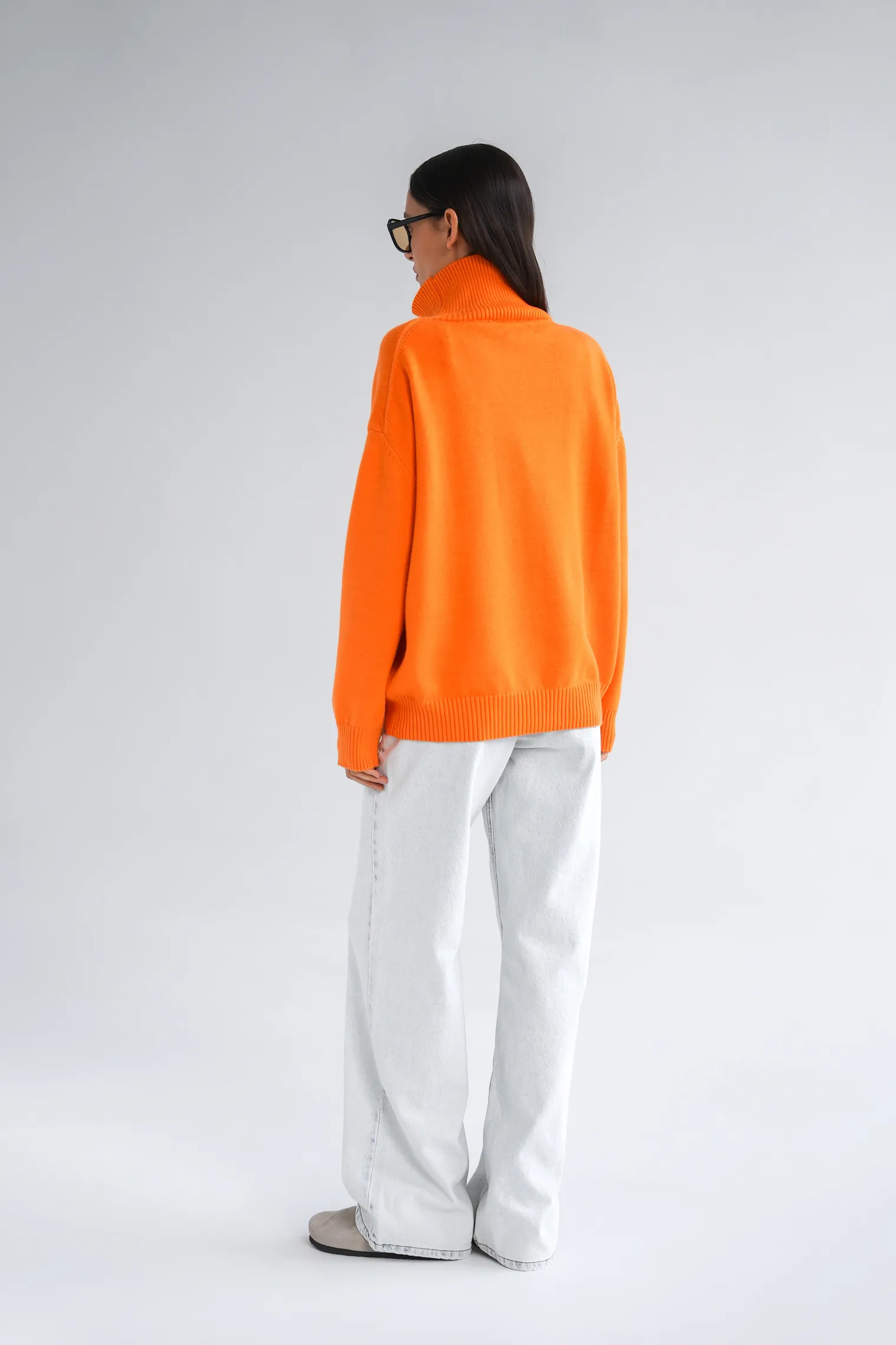 Джемпер мелкой вязки с высоким воротником апельсинового цвета фото 6