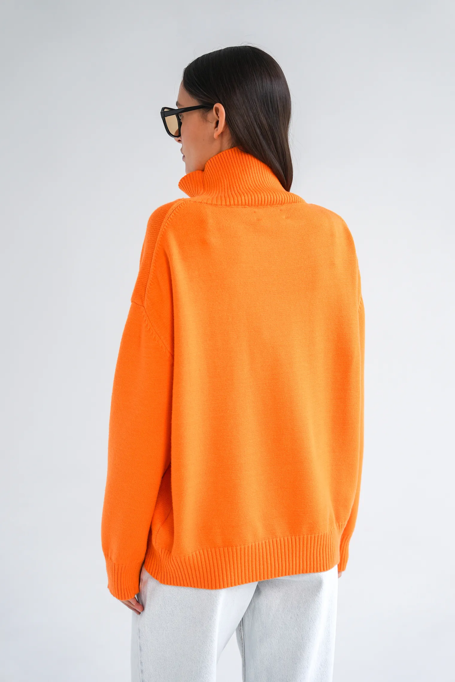 Джемпер мелкой вязки с высоким воротником апельсинового цвета фото 4