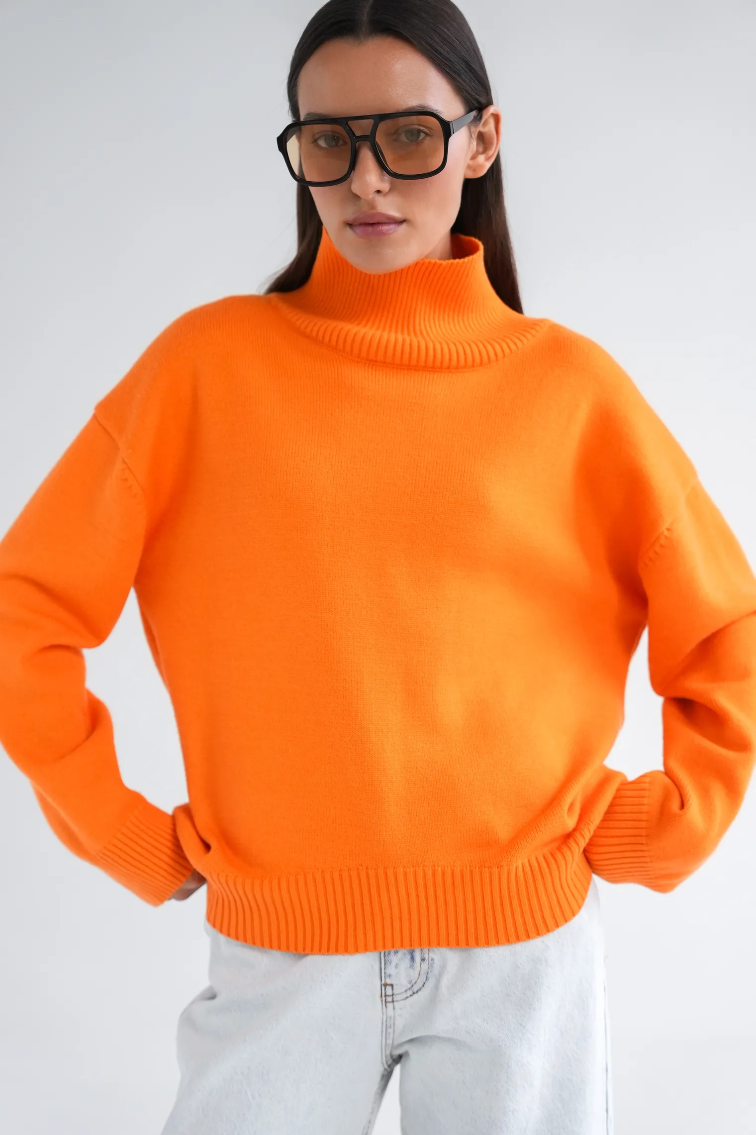 Джемпер мелкой вязки с высоким воротником апельсинового цвета фото 8