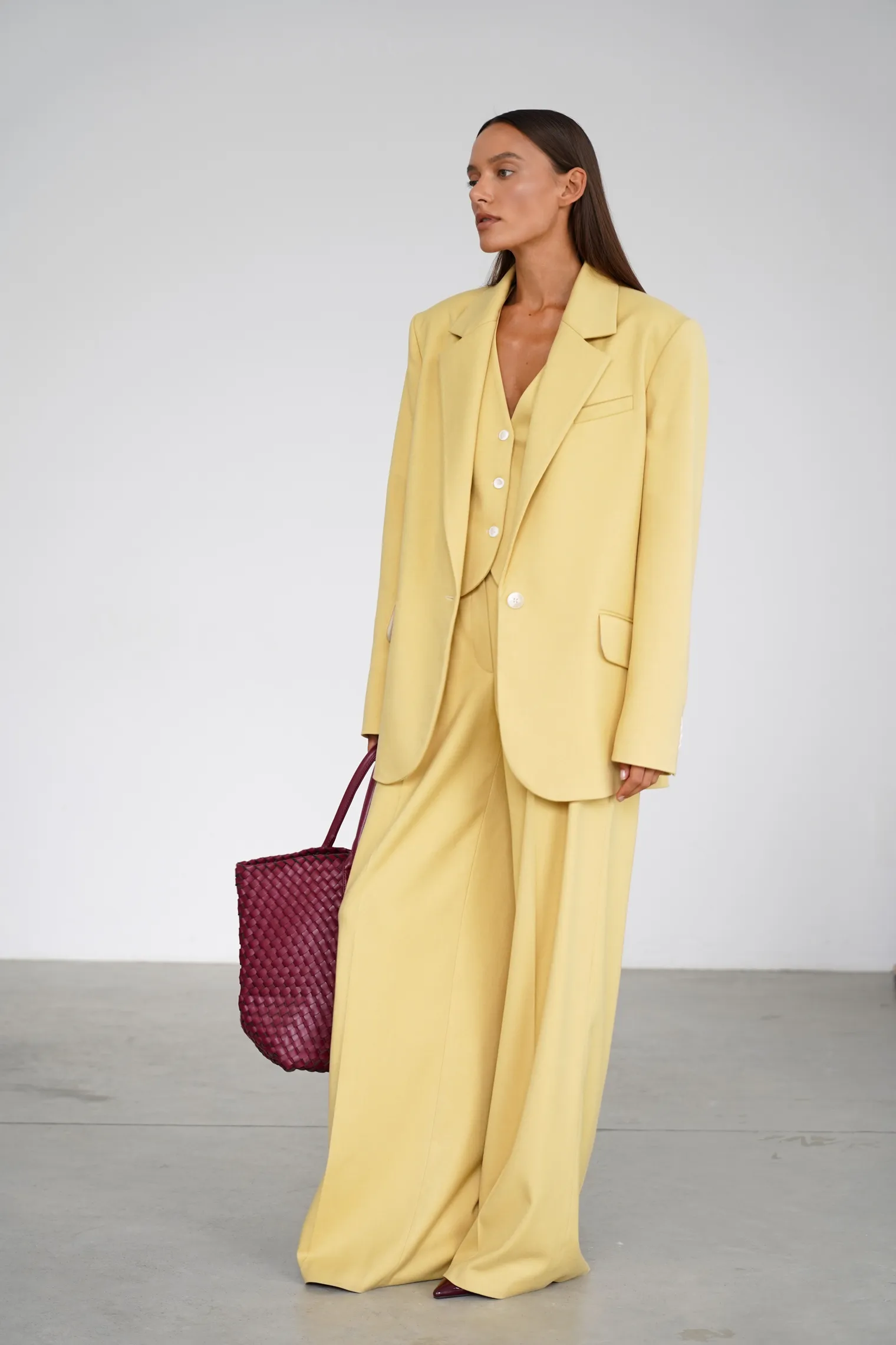 Однобортный жакет свободного кроя с карманами цвета молочный лимон фото 7