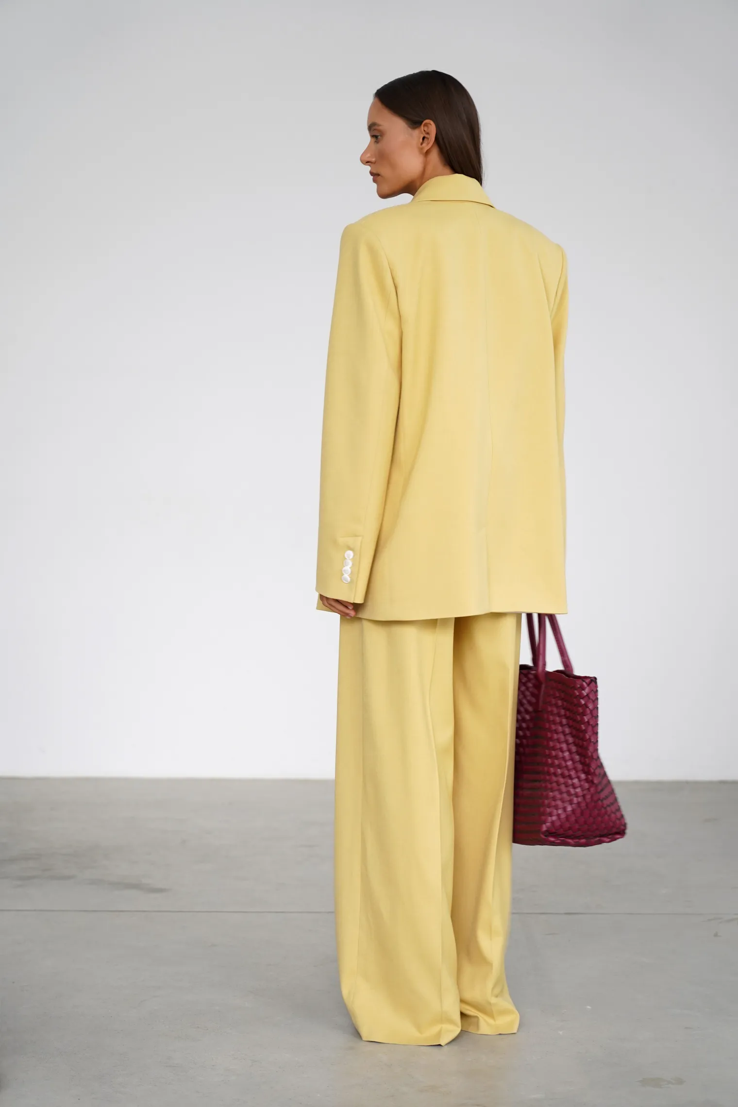 Однобортный жакет свободного кроя с карманами цвета молочный лимон фото 4