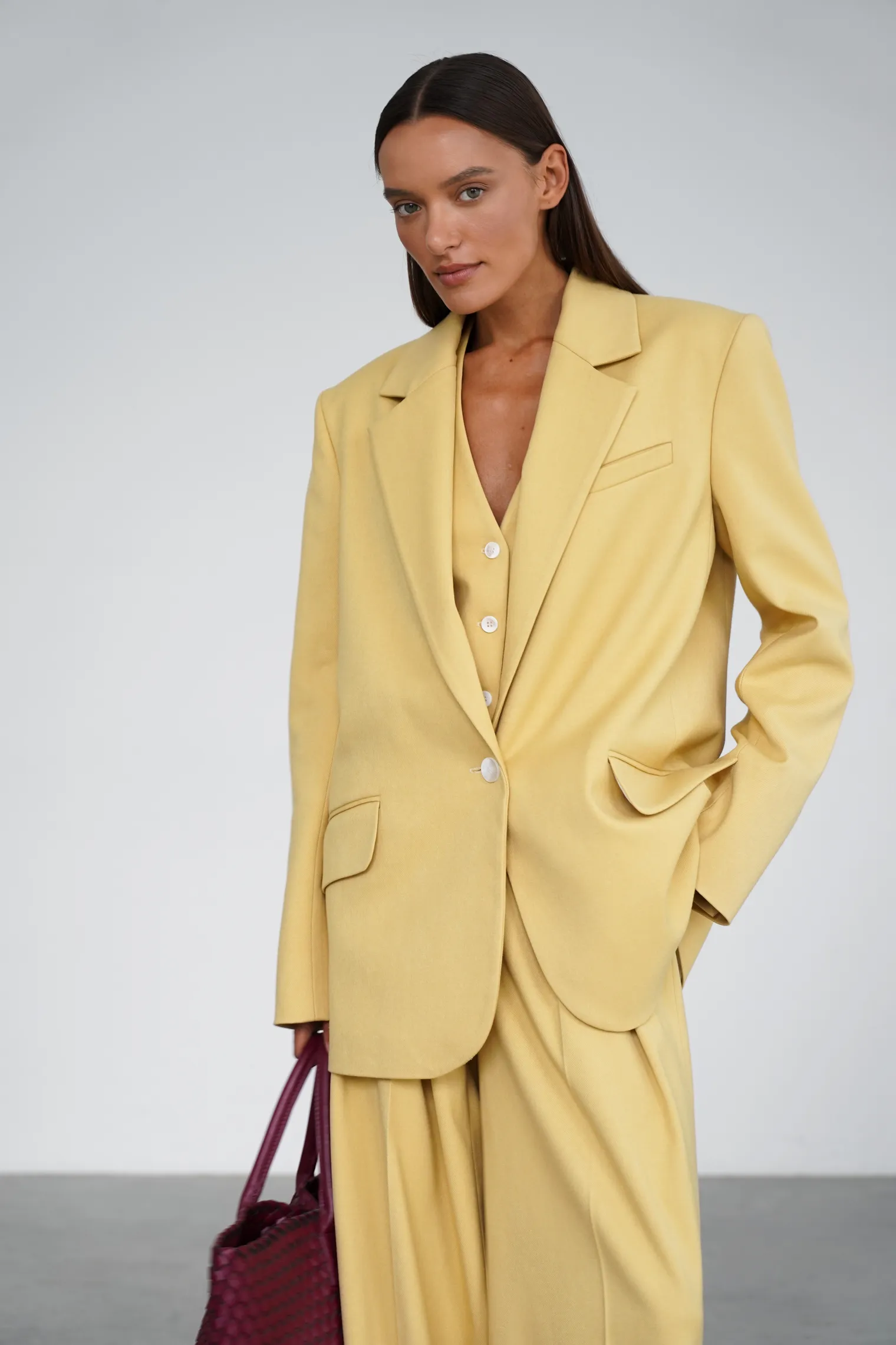 Однобортный жакет свободного кроя с карманами цвета молочный лимон фото 6