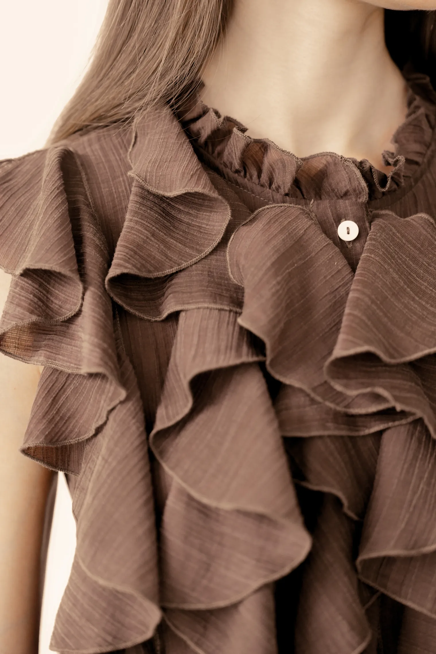 Блуза из жатой ткани цвета горький шоколад фото 2
