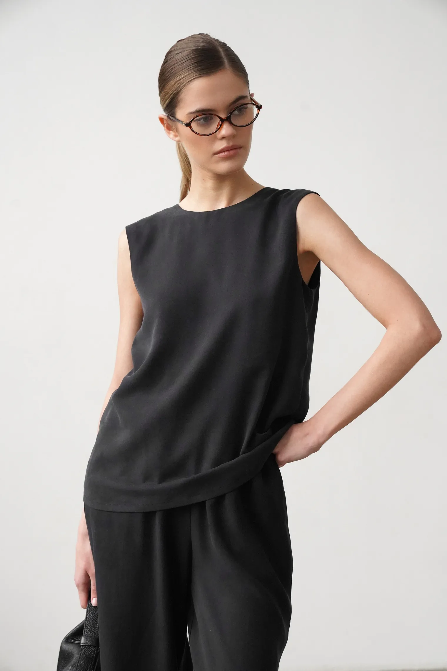 Топ из струящейся ткани чёрного цвета фото 1