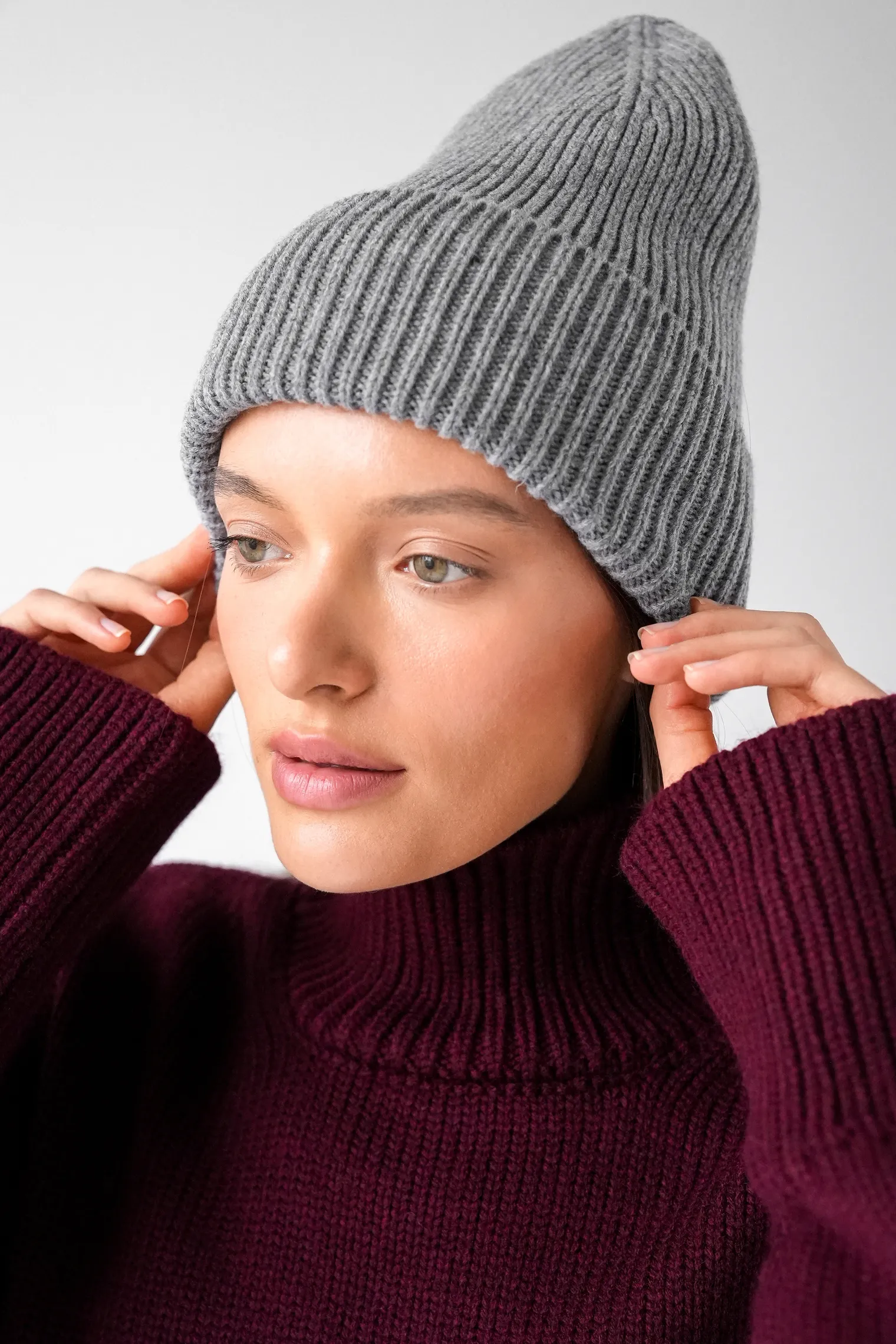 Шапка из шерсти мериноса пепельного цвета фото 10