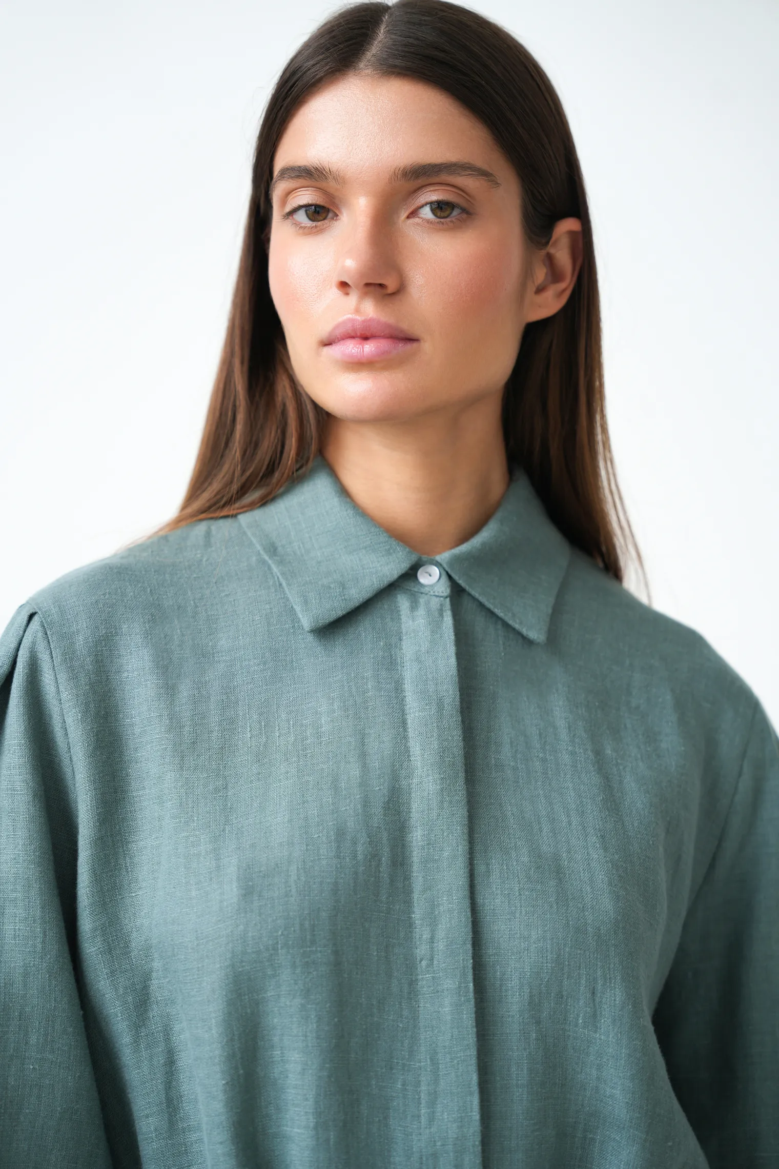 Платье-рубашка изо льна в цвете голубая ель фото 5
