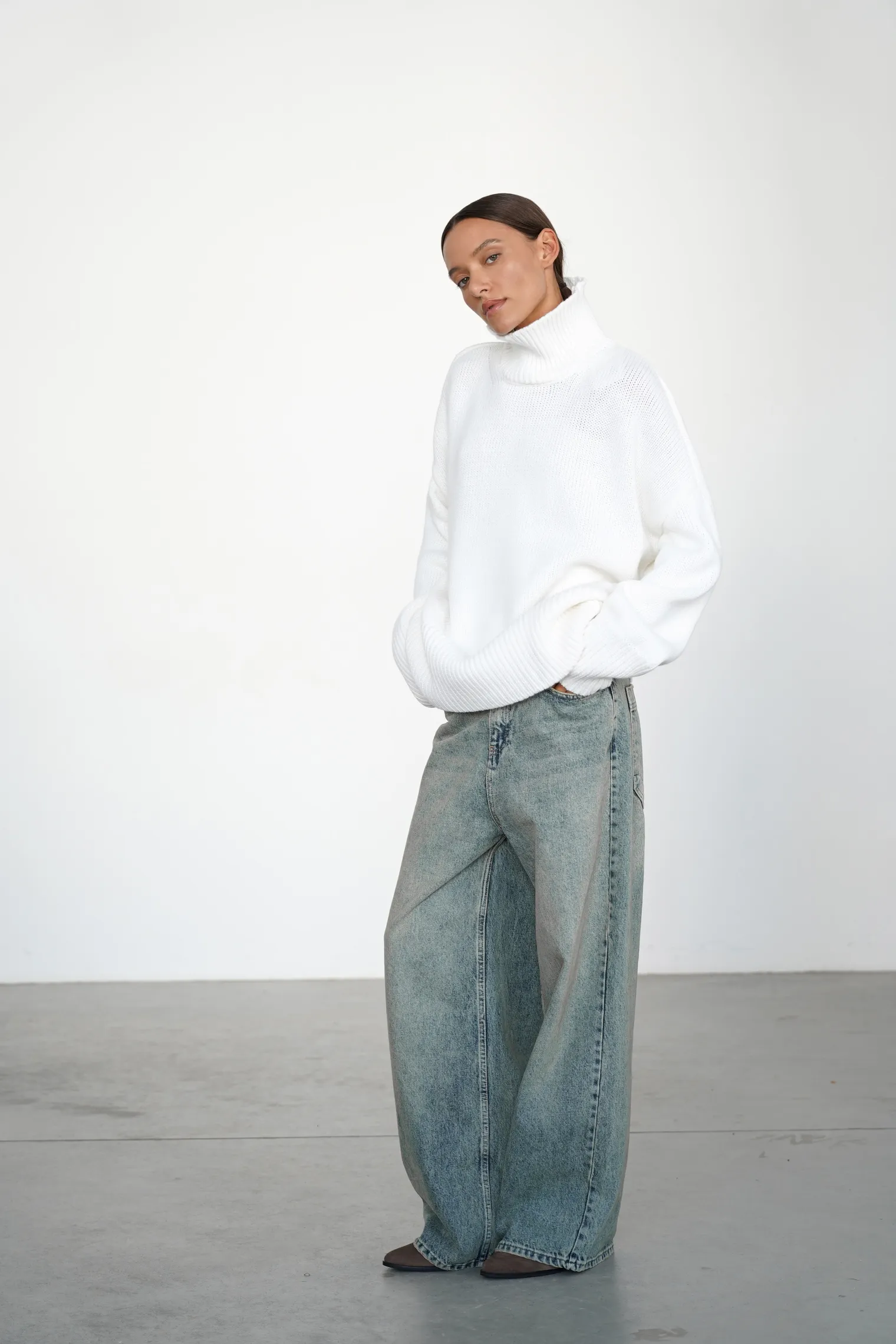 Джинсы свободного кроя в винтажном стиле голубого цвета фото 3