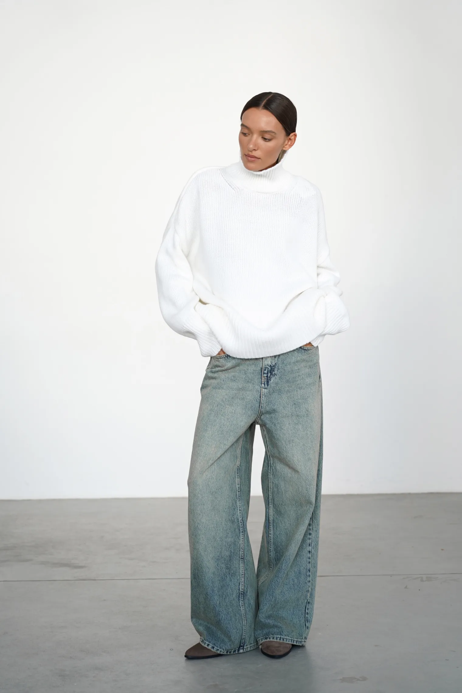 Джинсы свободного кроя в винтажном стиле голубого цвета фото 5