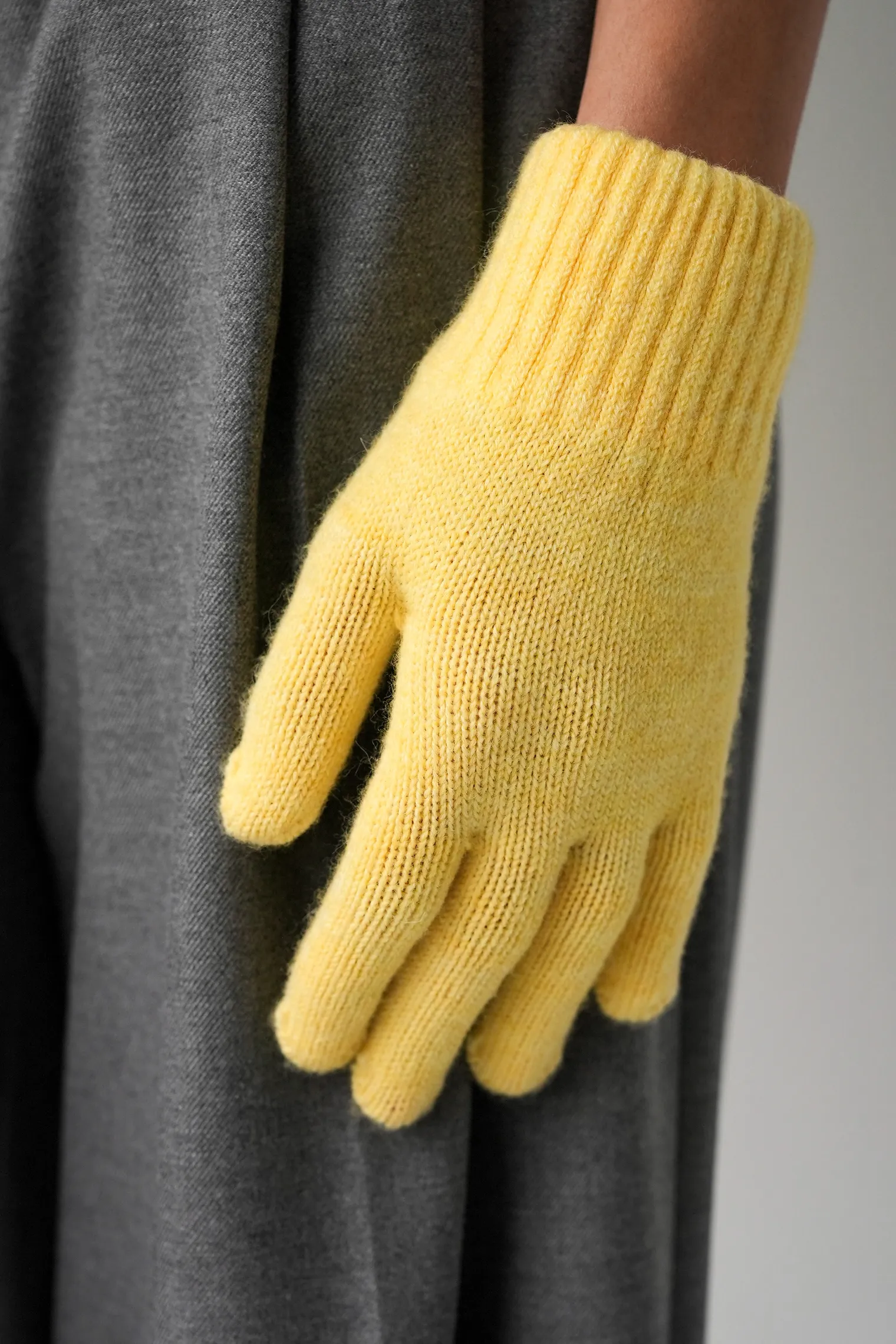 Перчатки из шерсти мериноса сливочного цвета фото 5