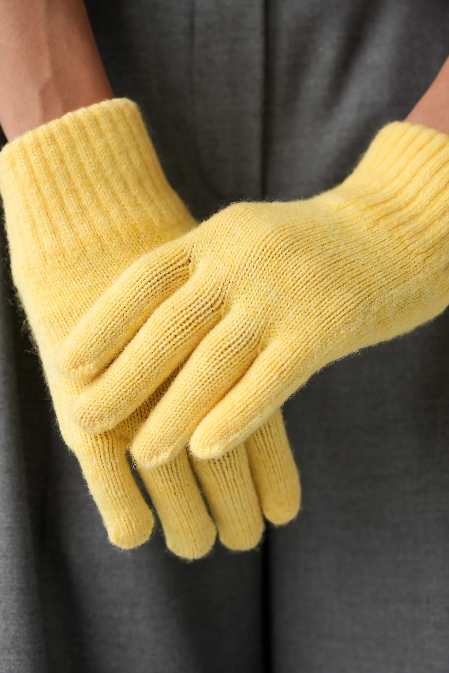 Перчатки из шерсти мериноса сливочного цвета фото 6