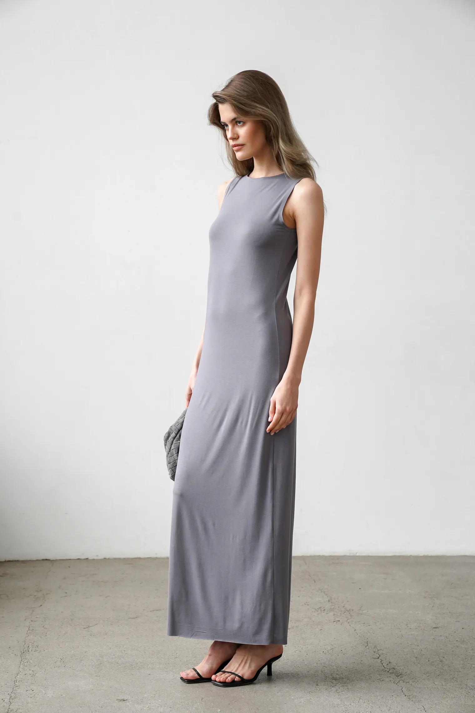 Платье макси серого цвета фото 3
