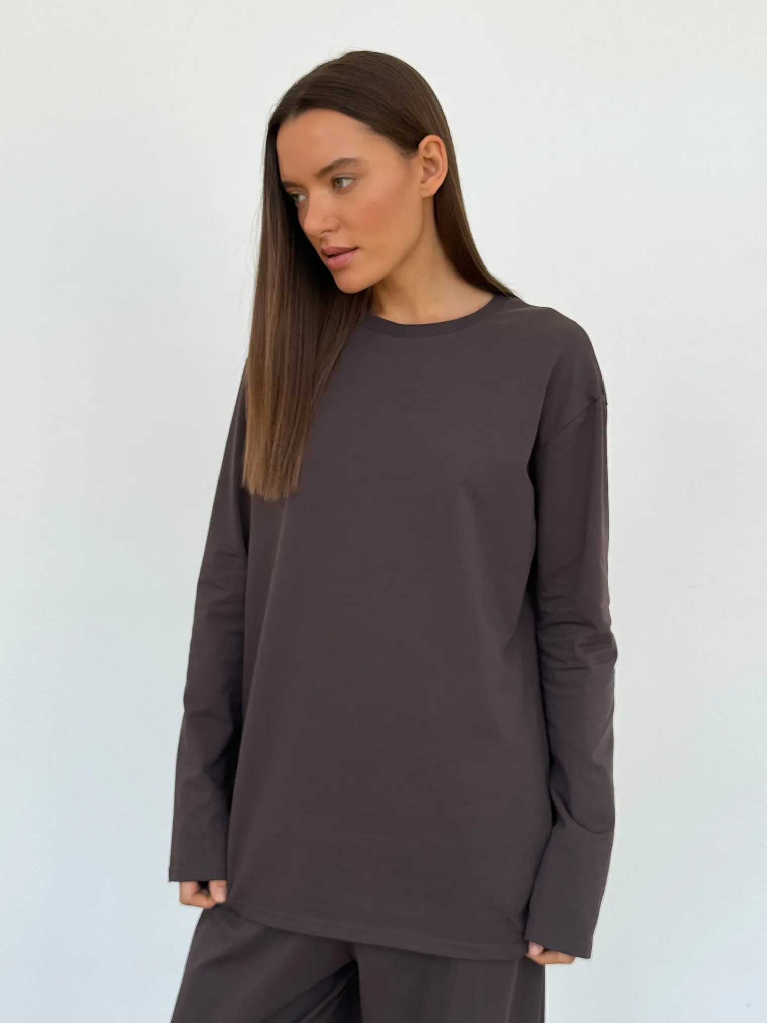 Лонгслив свободного кроя цвета моро фото 4