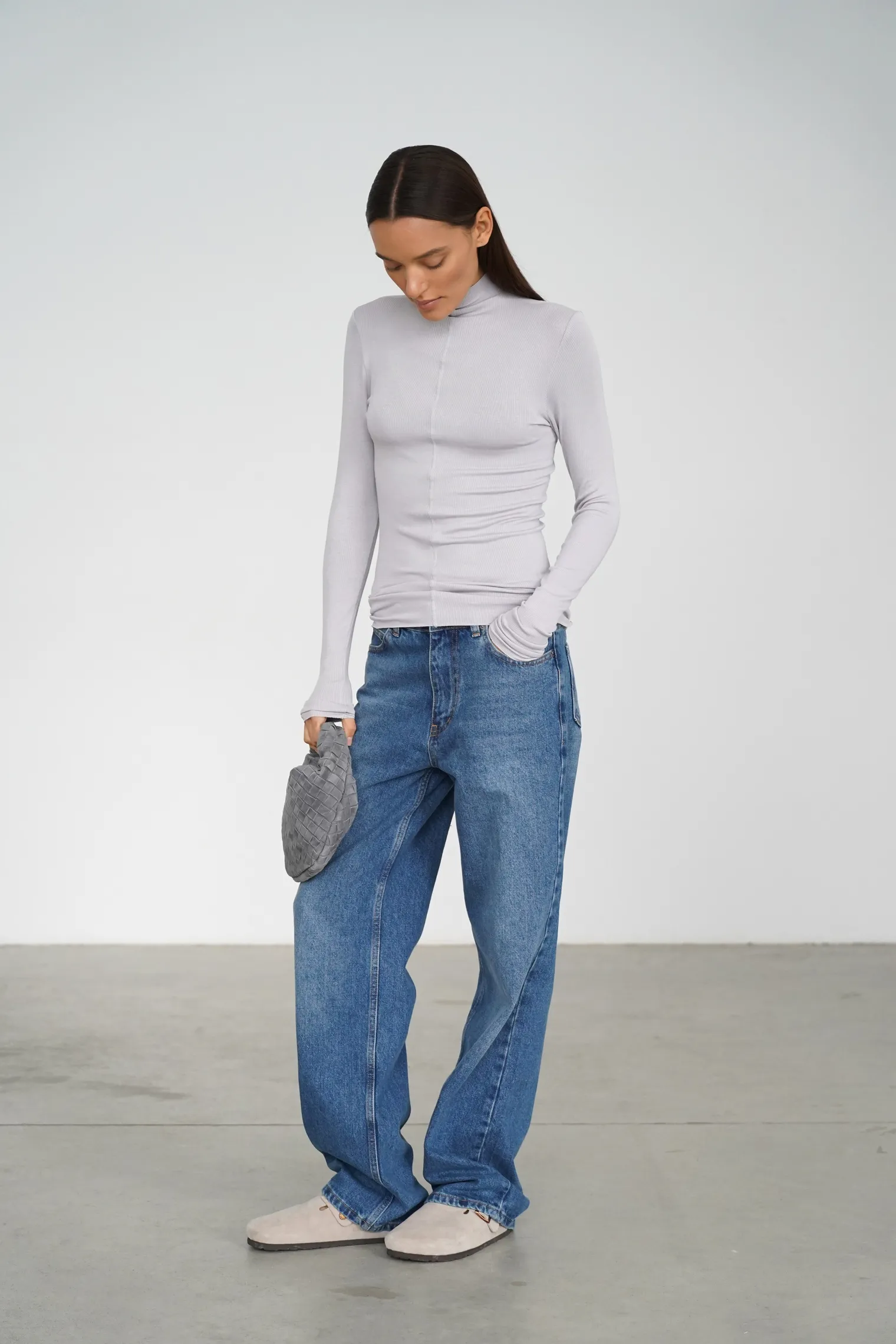 Джинсы прямого кроя с завышенной талией цвета голубая варка фото 5