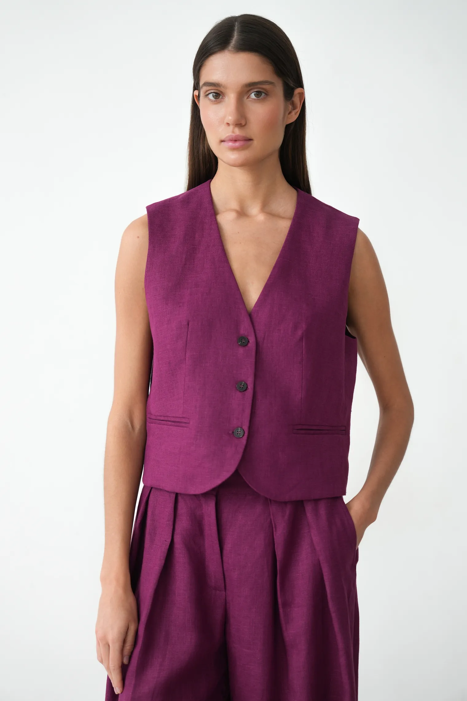 Однобортный жилет с пуговицами изо льна сливового цвета фото 1