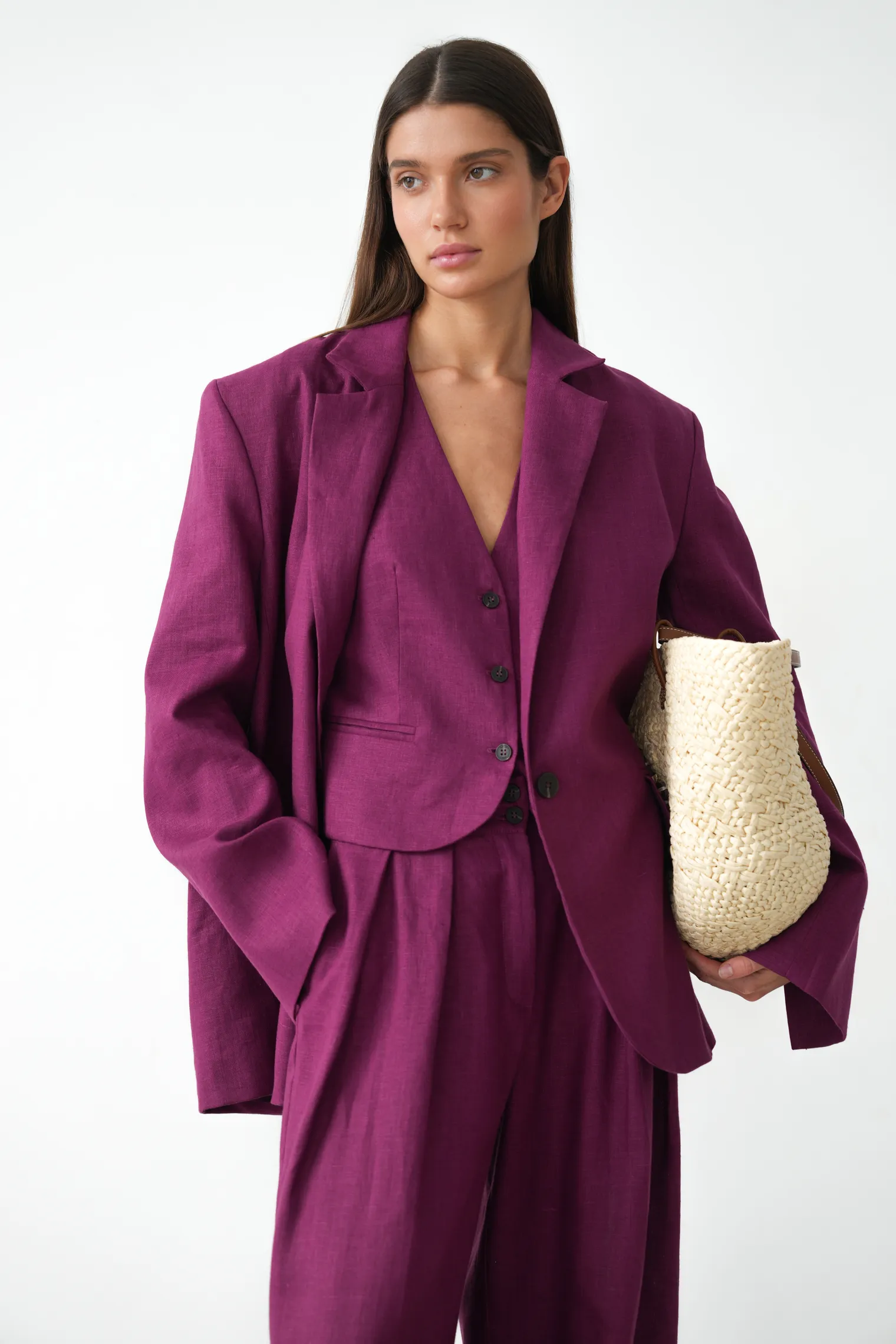 Однобортный жилет с пуговицами изо льна сливового цвета фото 8